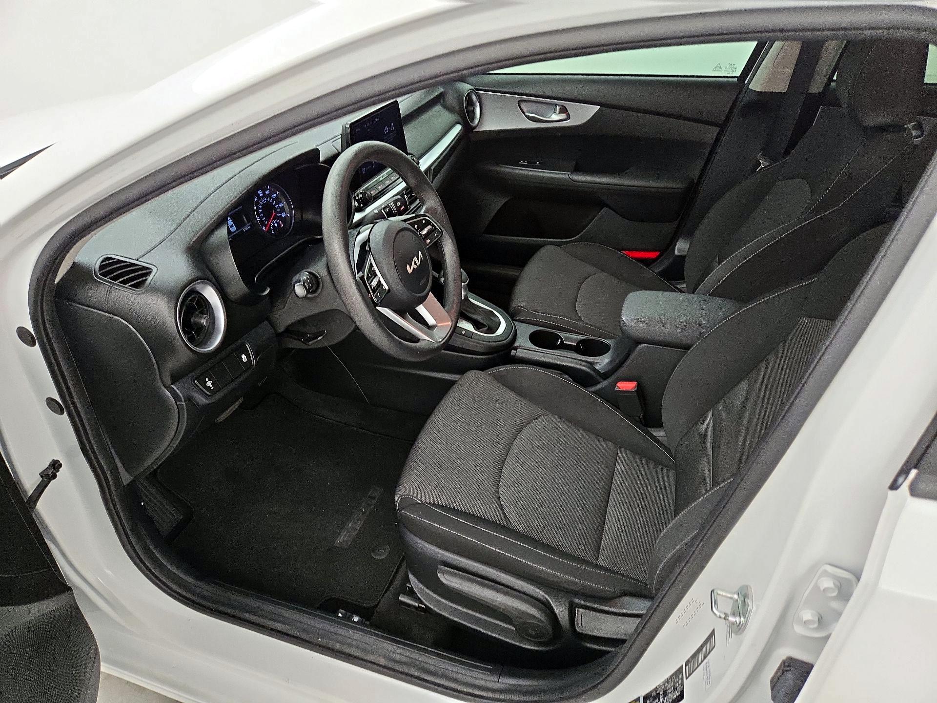 Thumbnail: 2022 Kia Forte - 11