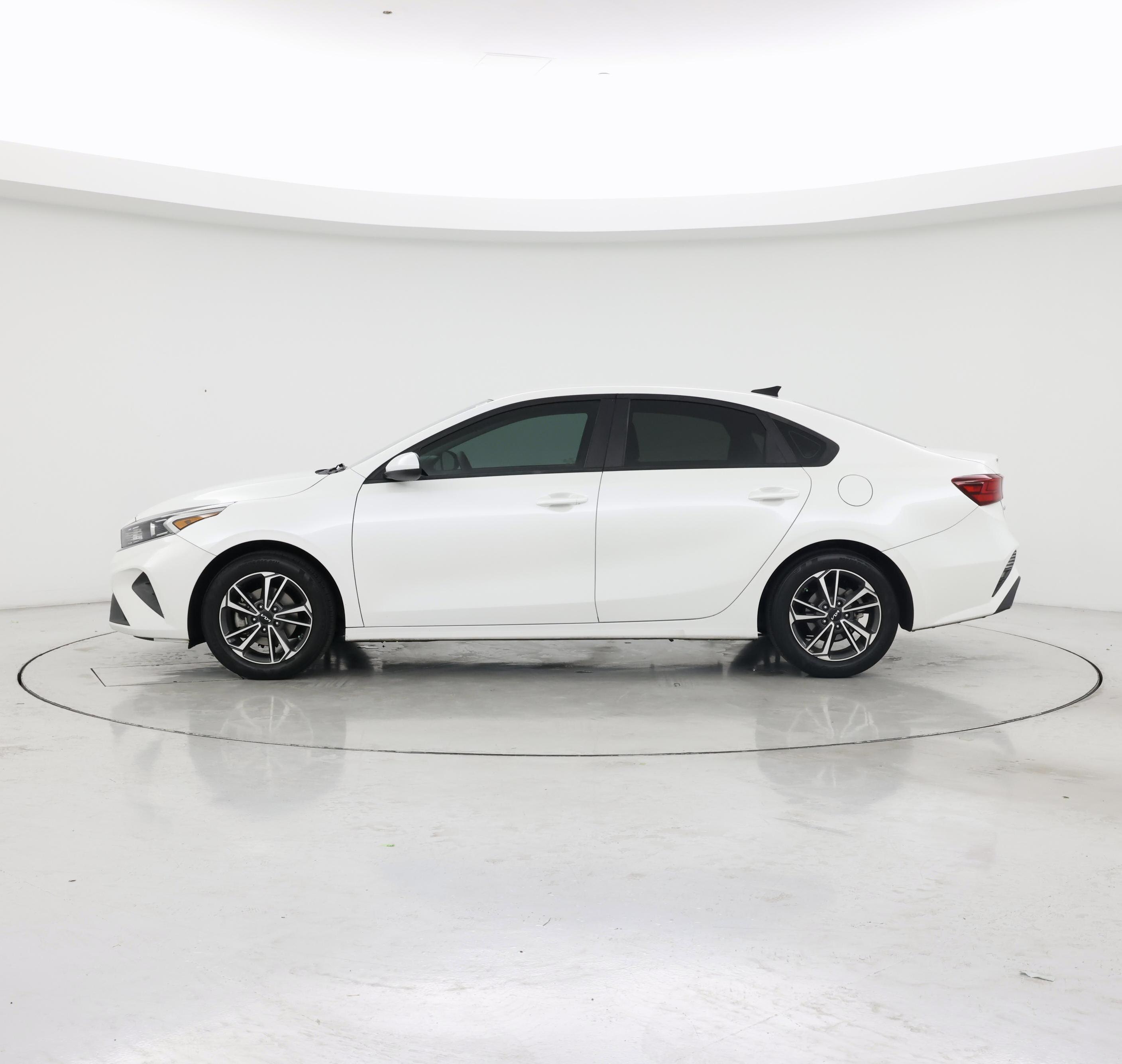 Thumbnail: 2022 Kia Forte - 3