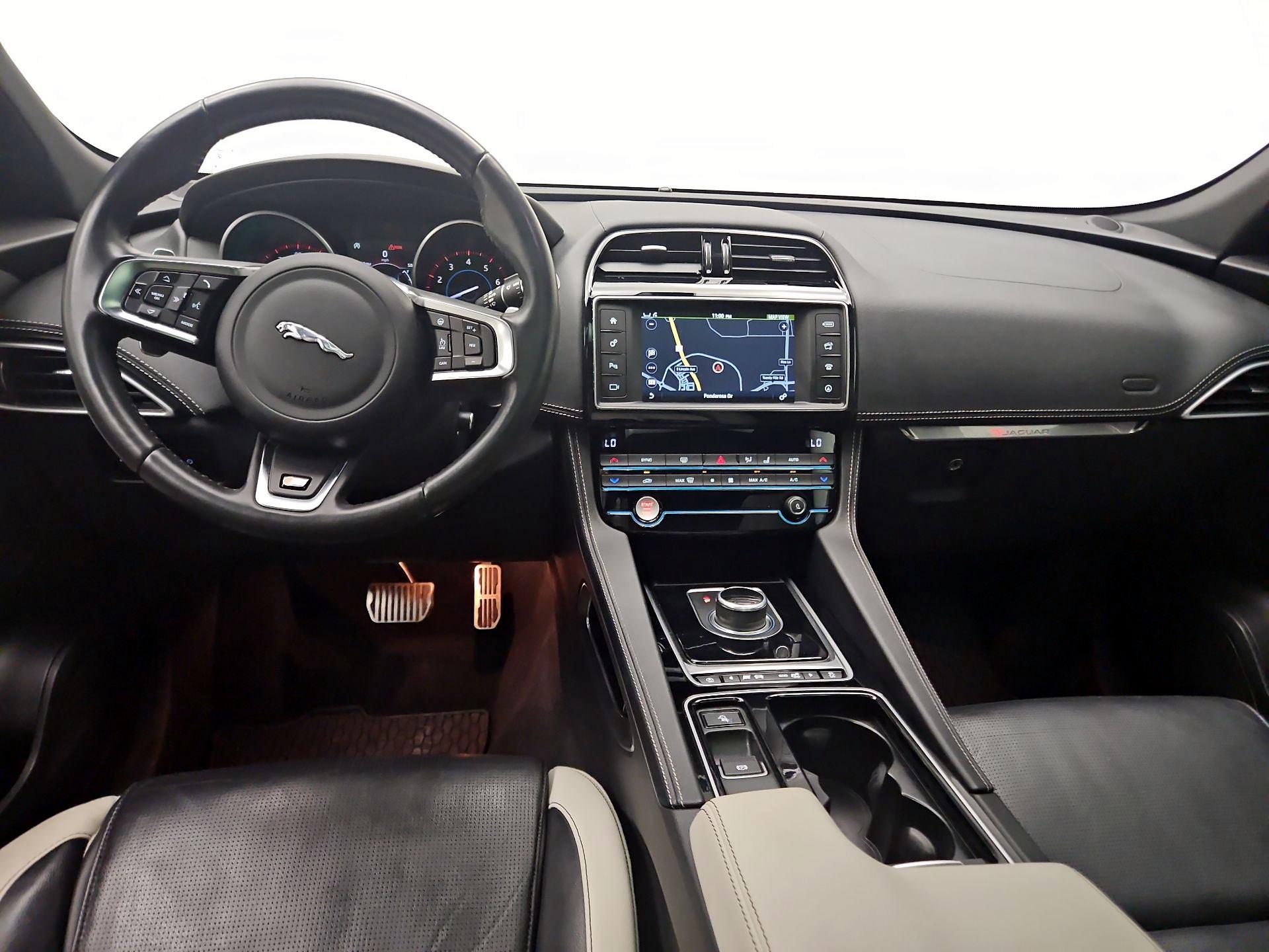 Thumbnail: 2018 Jaguar F-Pace - 9