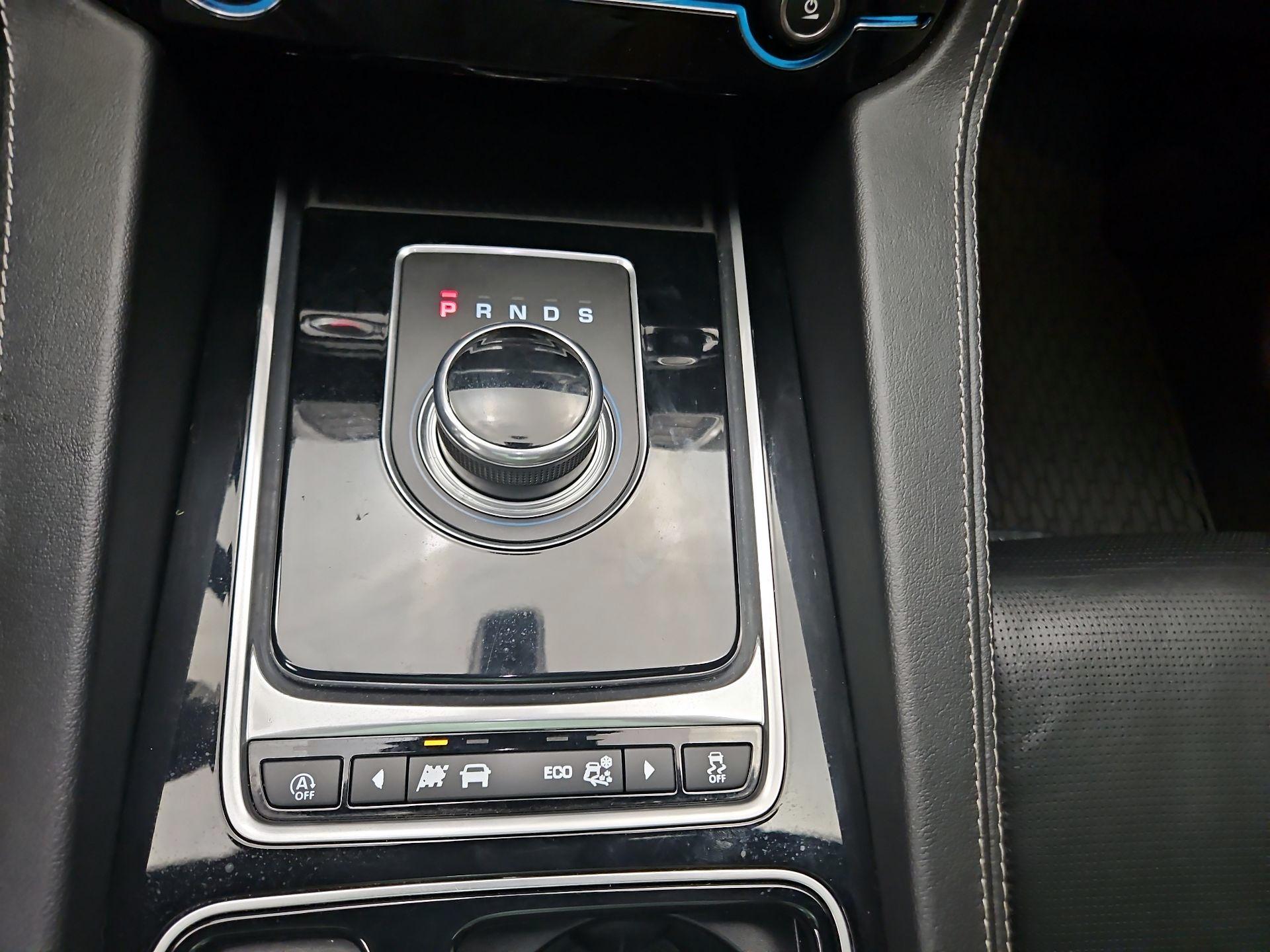 Thumbnail: 2018 Jaguar F-Pace - 18