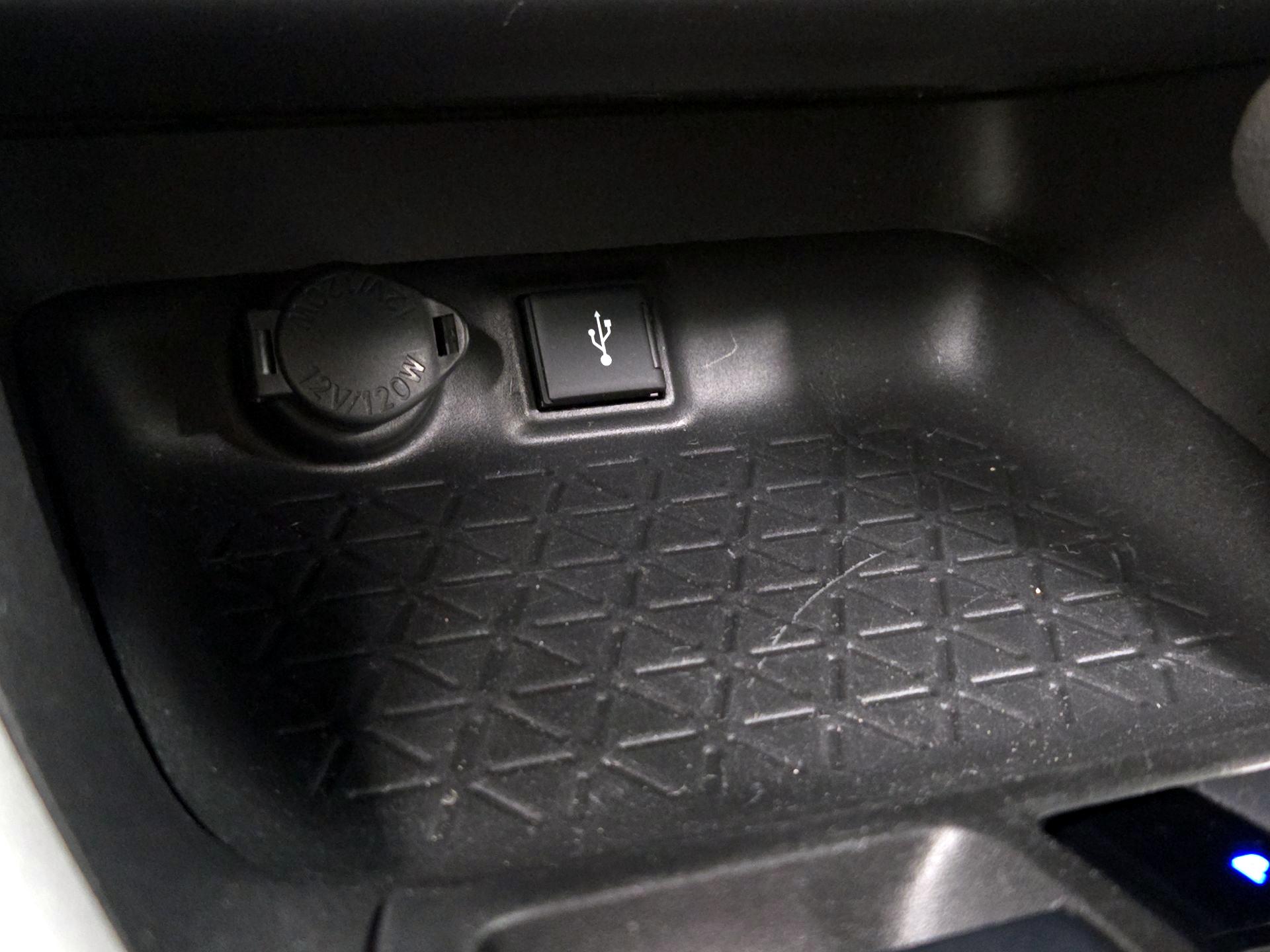 Thumbnail: 2022 Toyota RAV4 - 18