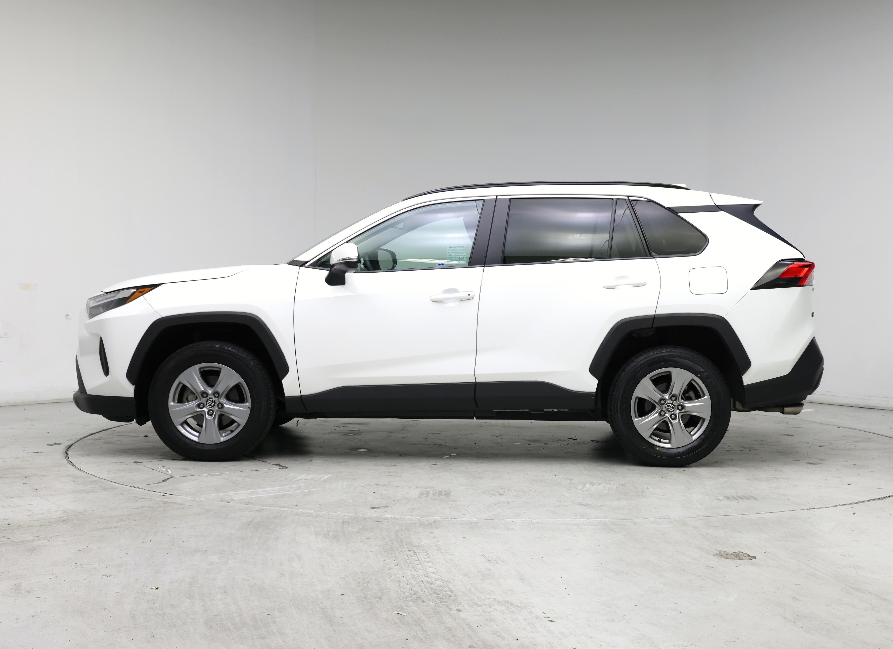 Thumbnail: 2022 Toyota RAV4 - 3