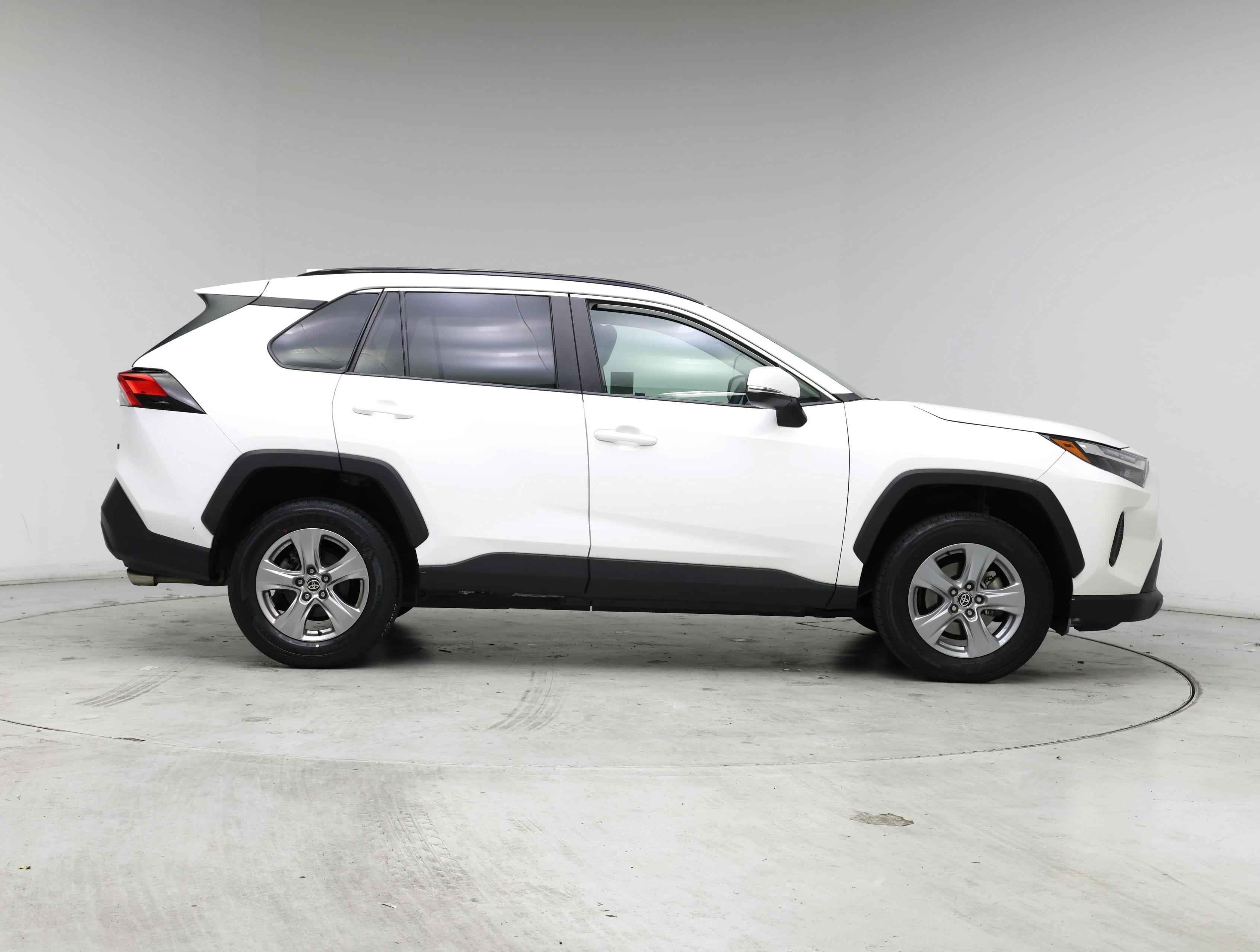 Thumbnail: 2022 Toyota RAV4 - 7
