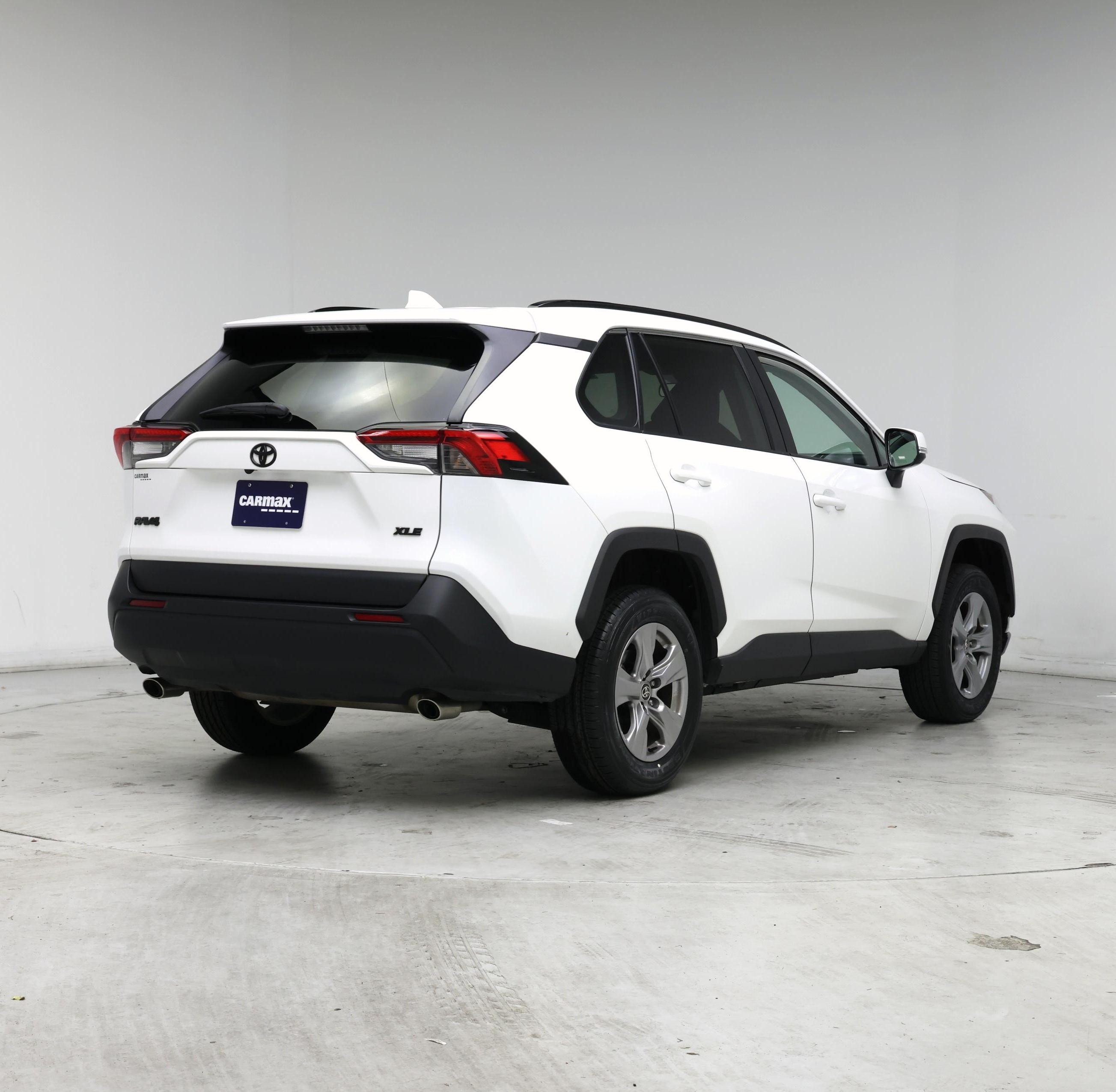 Thumbnail: 2022 Toyota RAV4 - 8