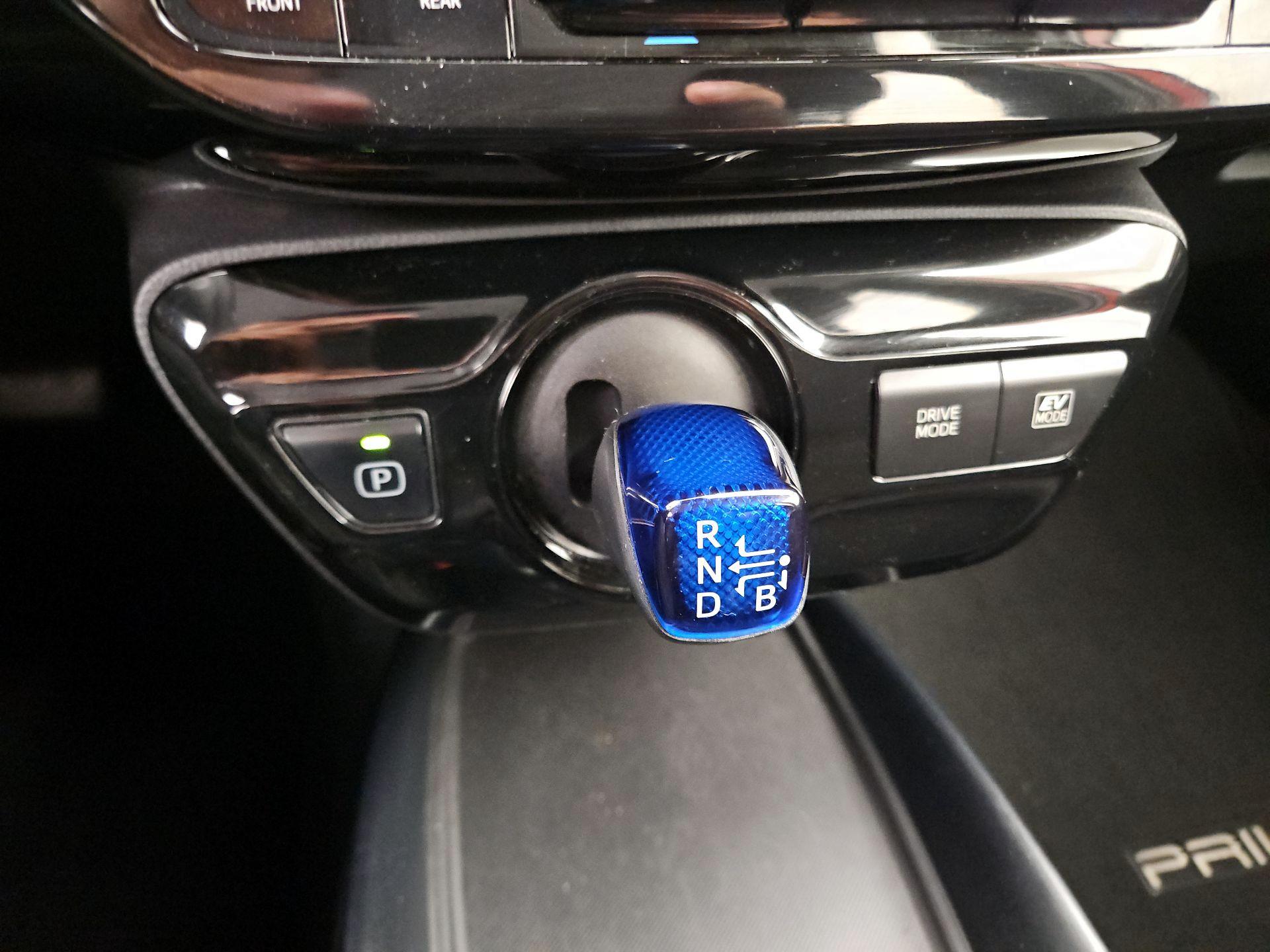 Thumbnail: 2019 Toyota Prius - 17