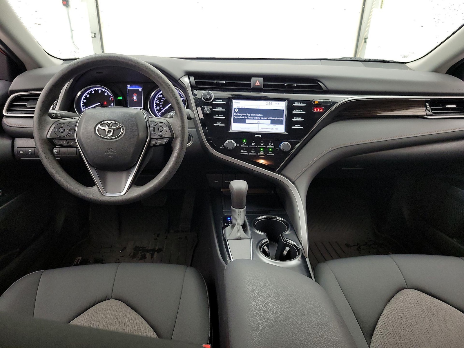 2020 Toyota Camry LE - Photo 10
