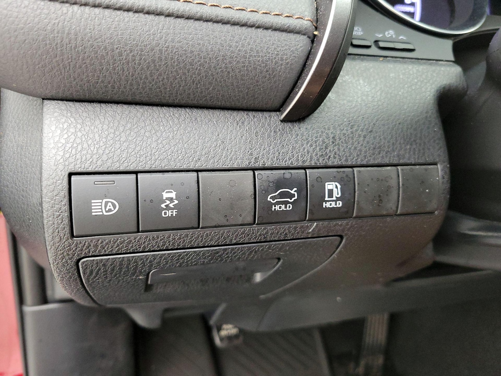 2020 Toyota Camry LE - Photo 14
