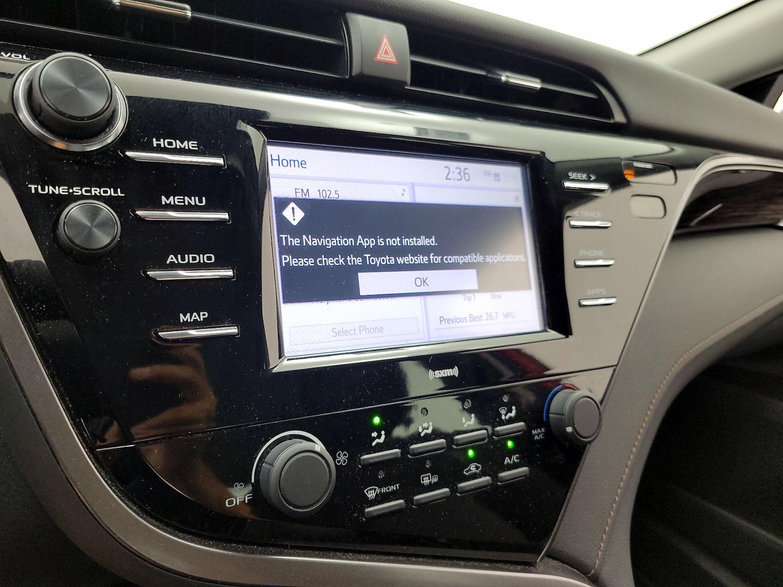 2020 Toyota Camry LE - Photo 15