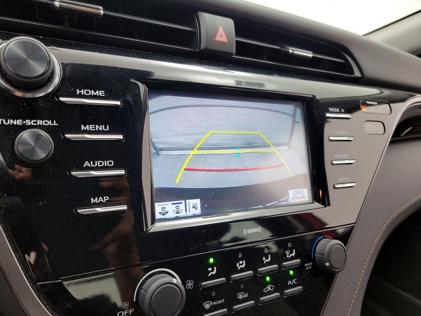 2020 Toyota Camry LE - Photo 16