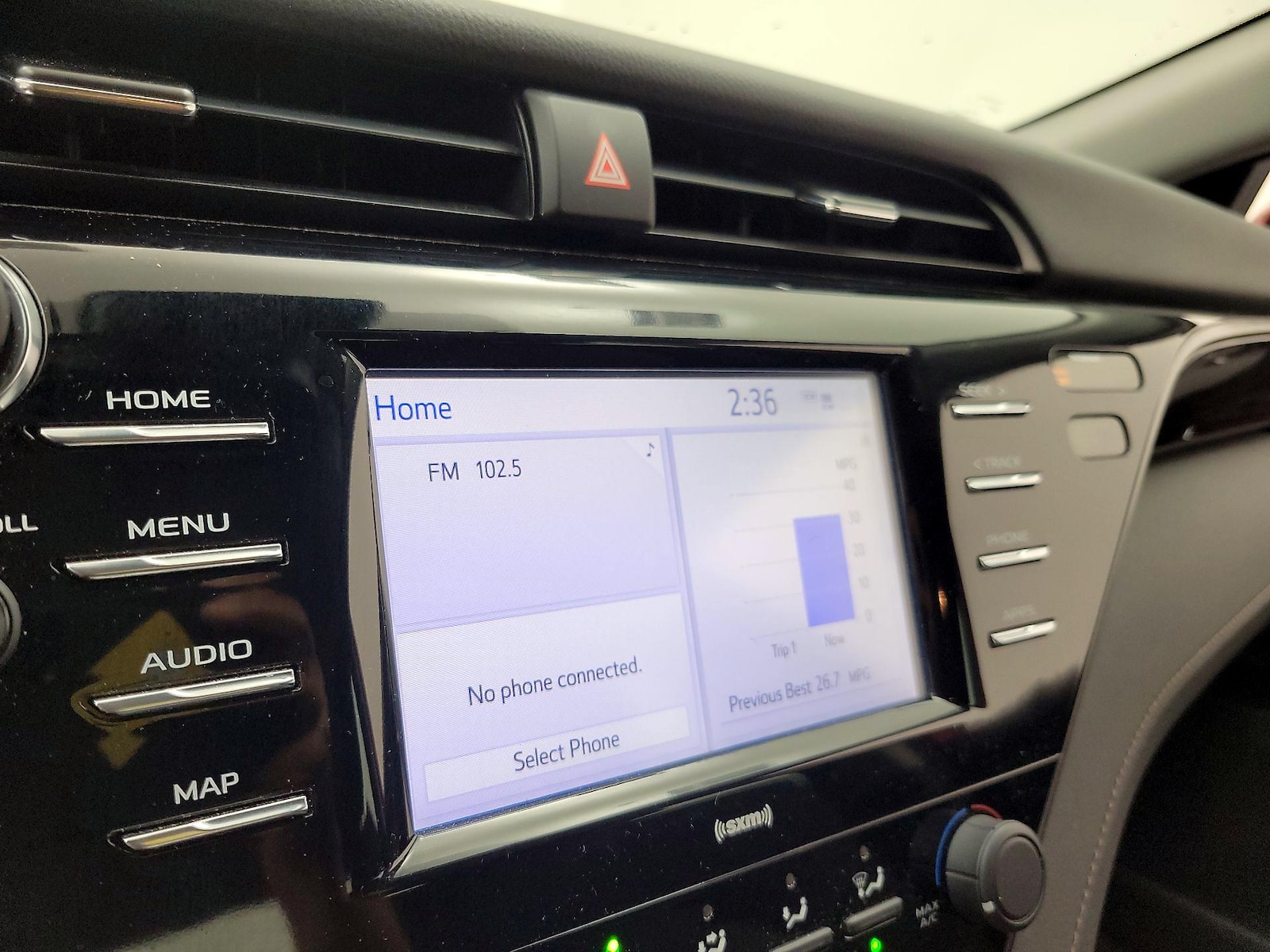 2020 Toyota Camry LE - Photo 17