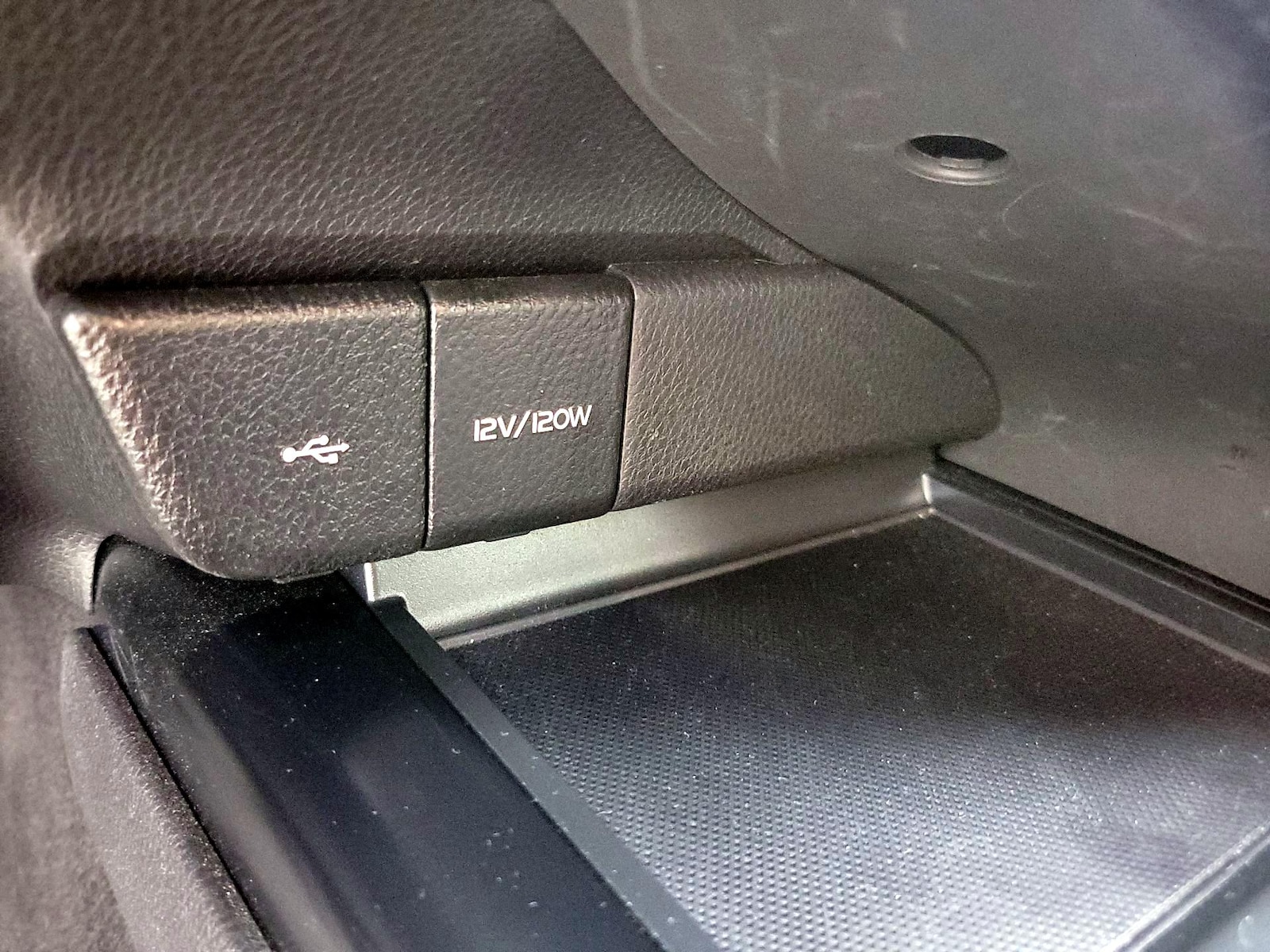 2020 Toyota Camry LE - Photo 20