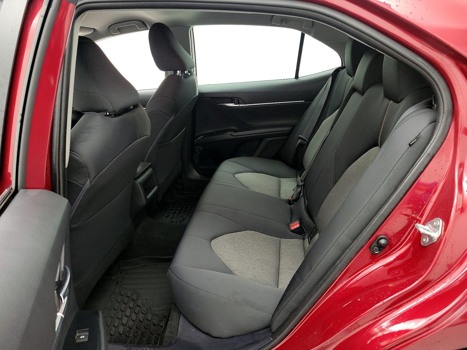2020 Toyota Camry LE - Photo 21