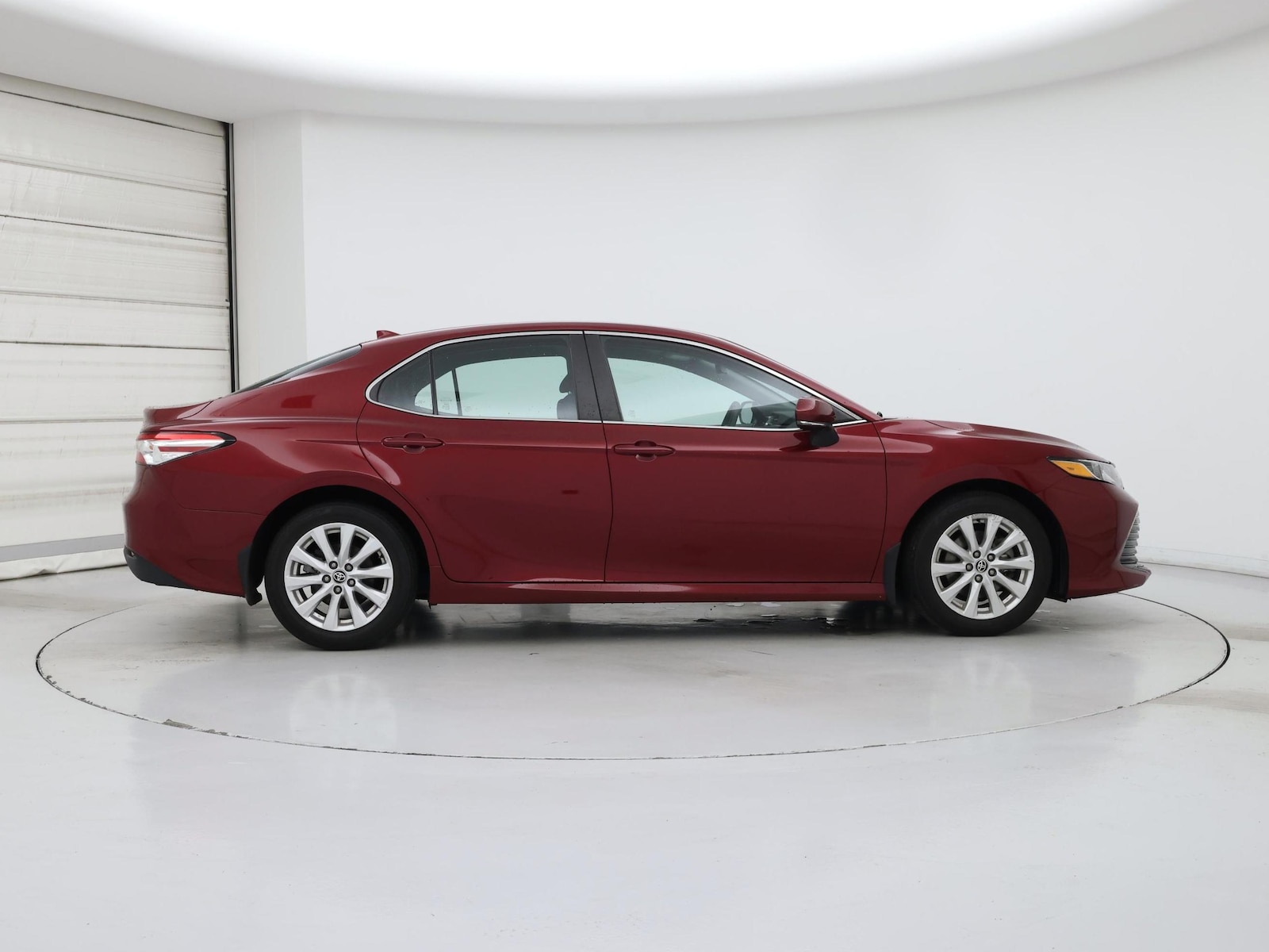 2020 Toyota Camry LE - Photo 8