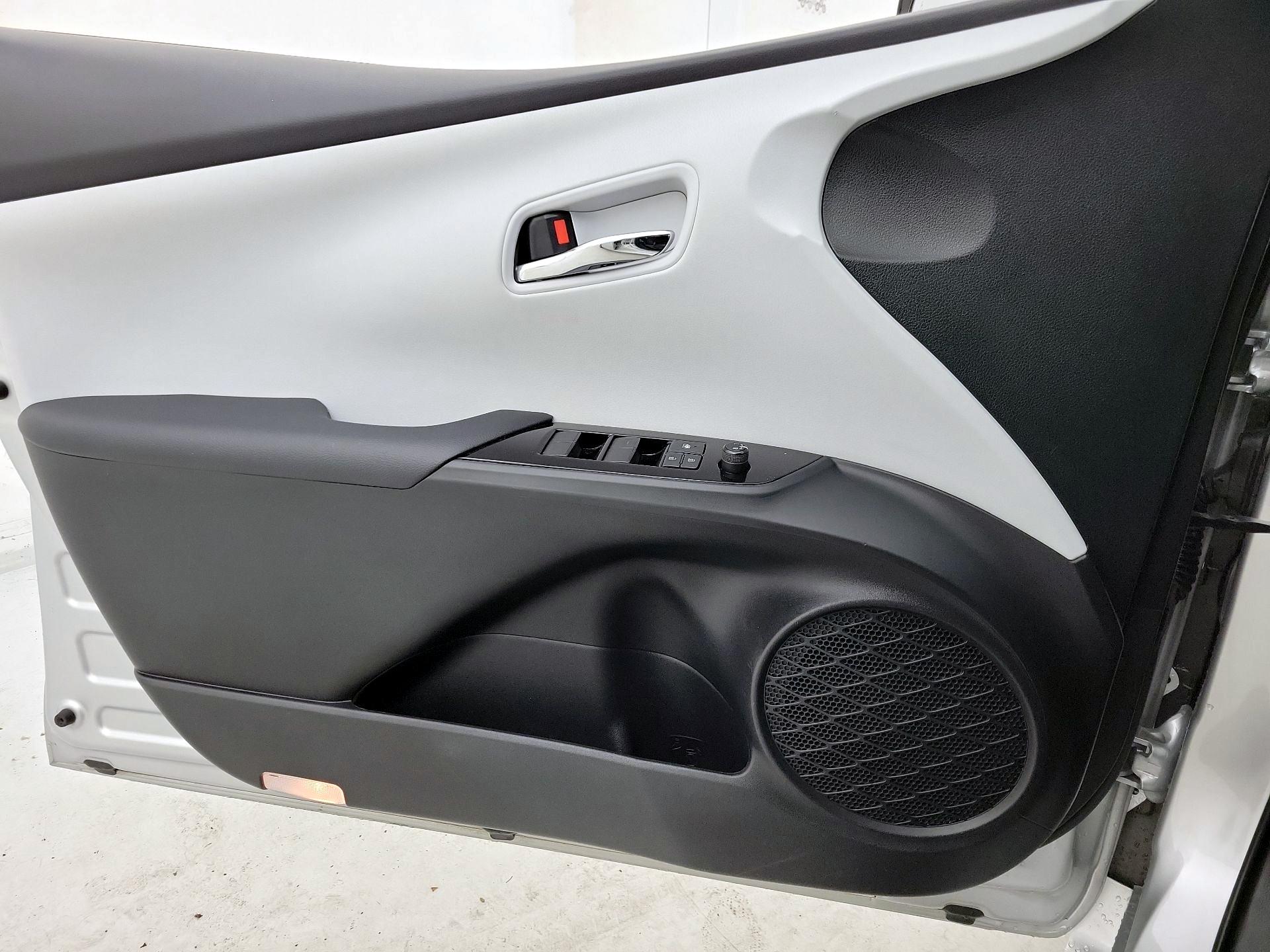 Thumbnail: 2022 Toyota Prius - 12