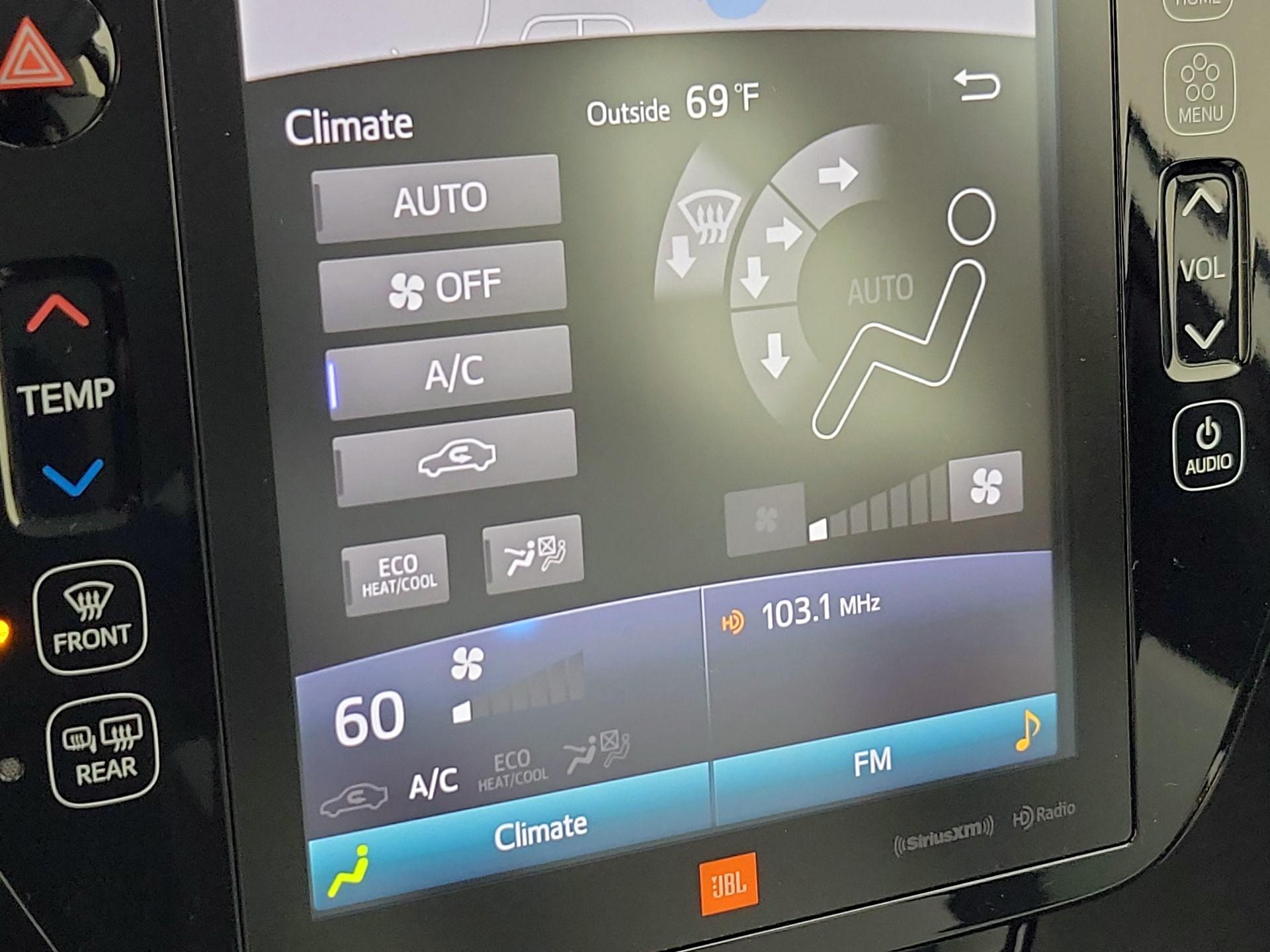 Thumbnail: 2022 Toyota Prius - 17