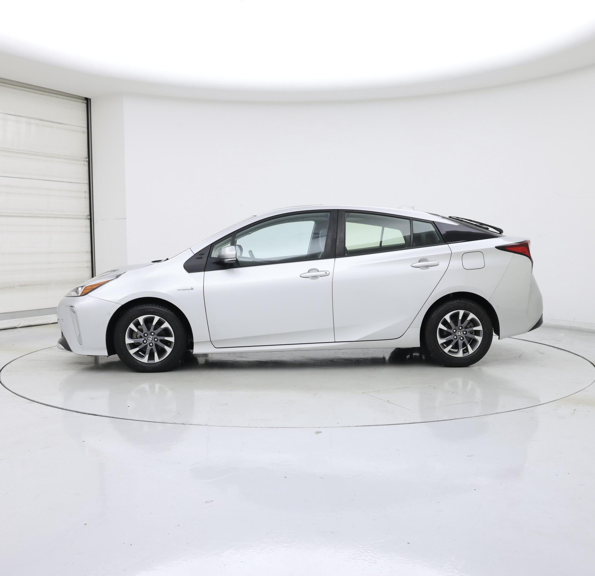 Thumbnail: 2022 Toyota Prius - 3