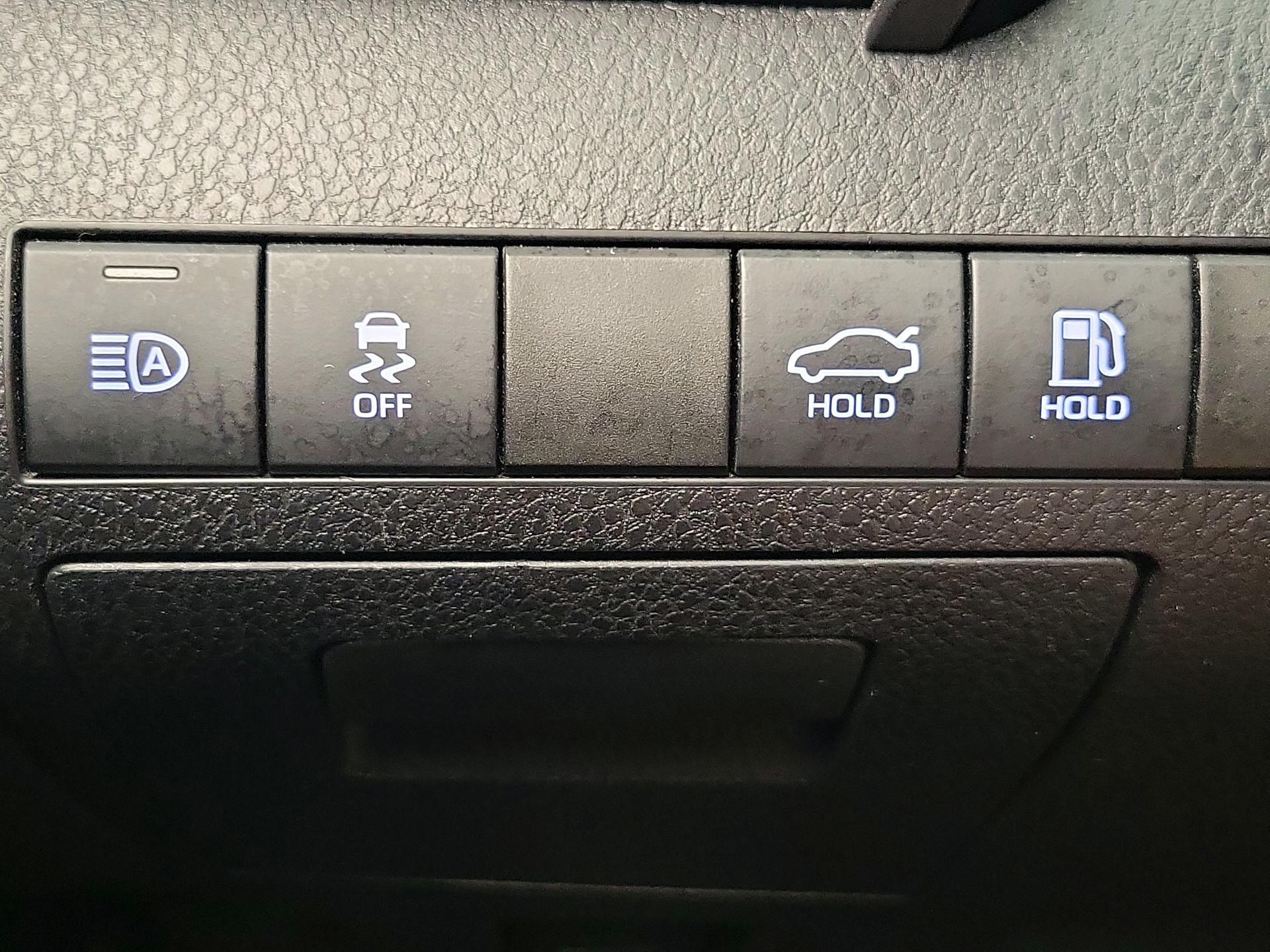 Thumbnail: 2020 Toyota Camry - 13