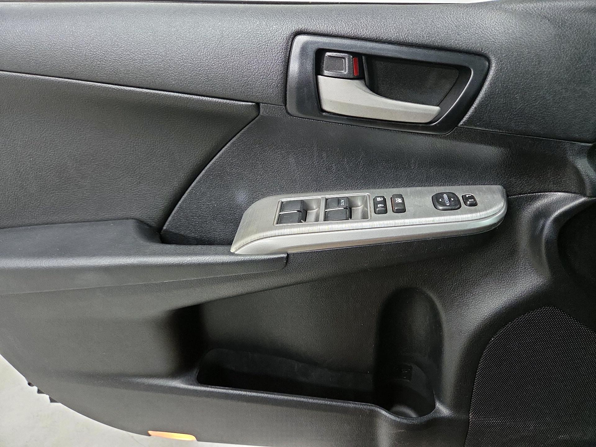 Thumbnail: 2014 Toyota Camry - 12