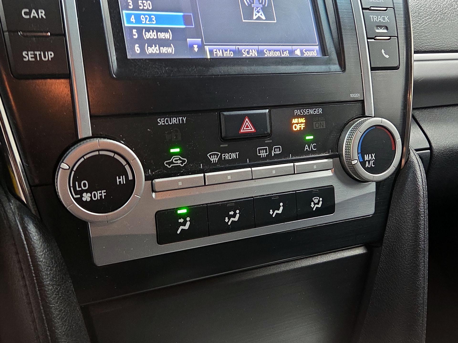 Thumbnail: 2014 Toyota Camry - 16