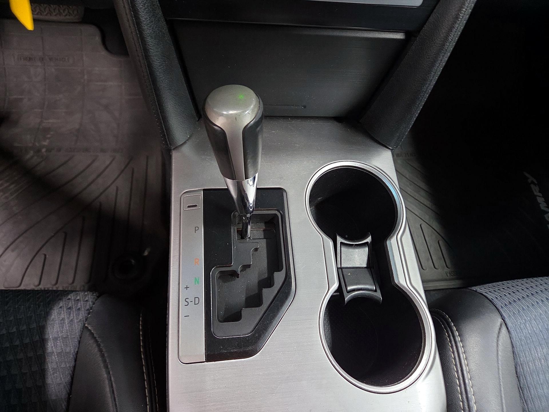 Thumbnail: 2014 Toyota Camry - 17