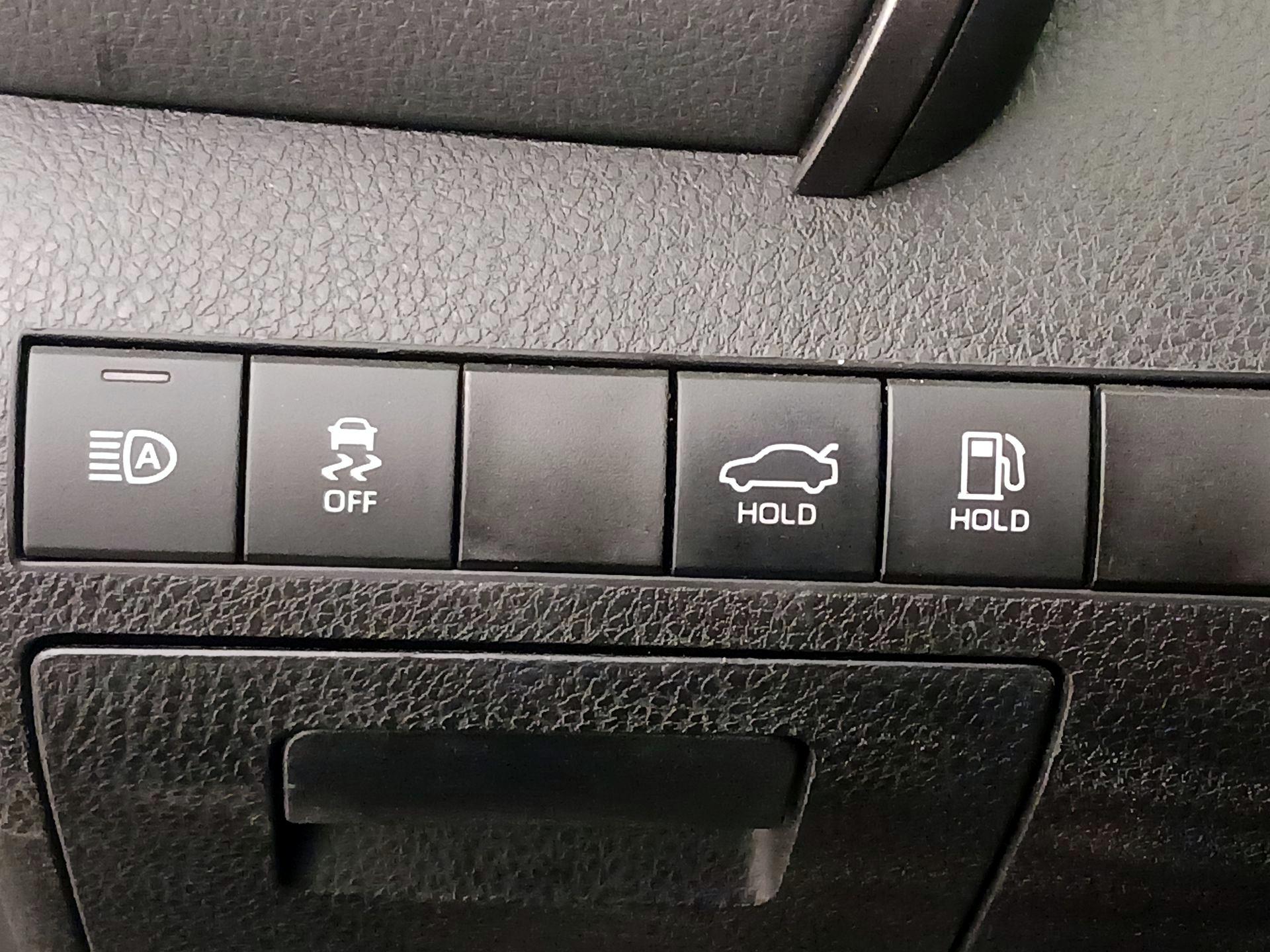 Thumbnail: 2021 Toyota Camry - 13