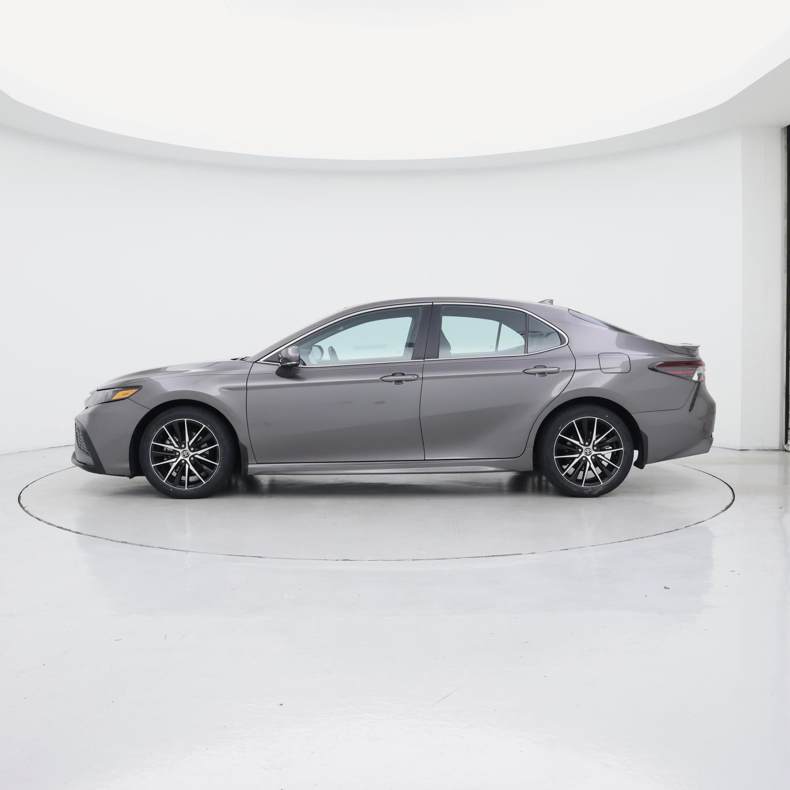 Thumbnail: 2021 Toyota Camry - 3