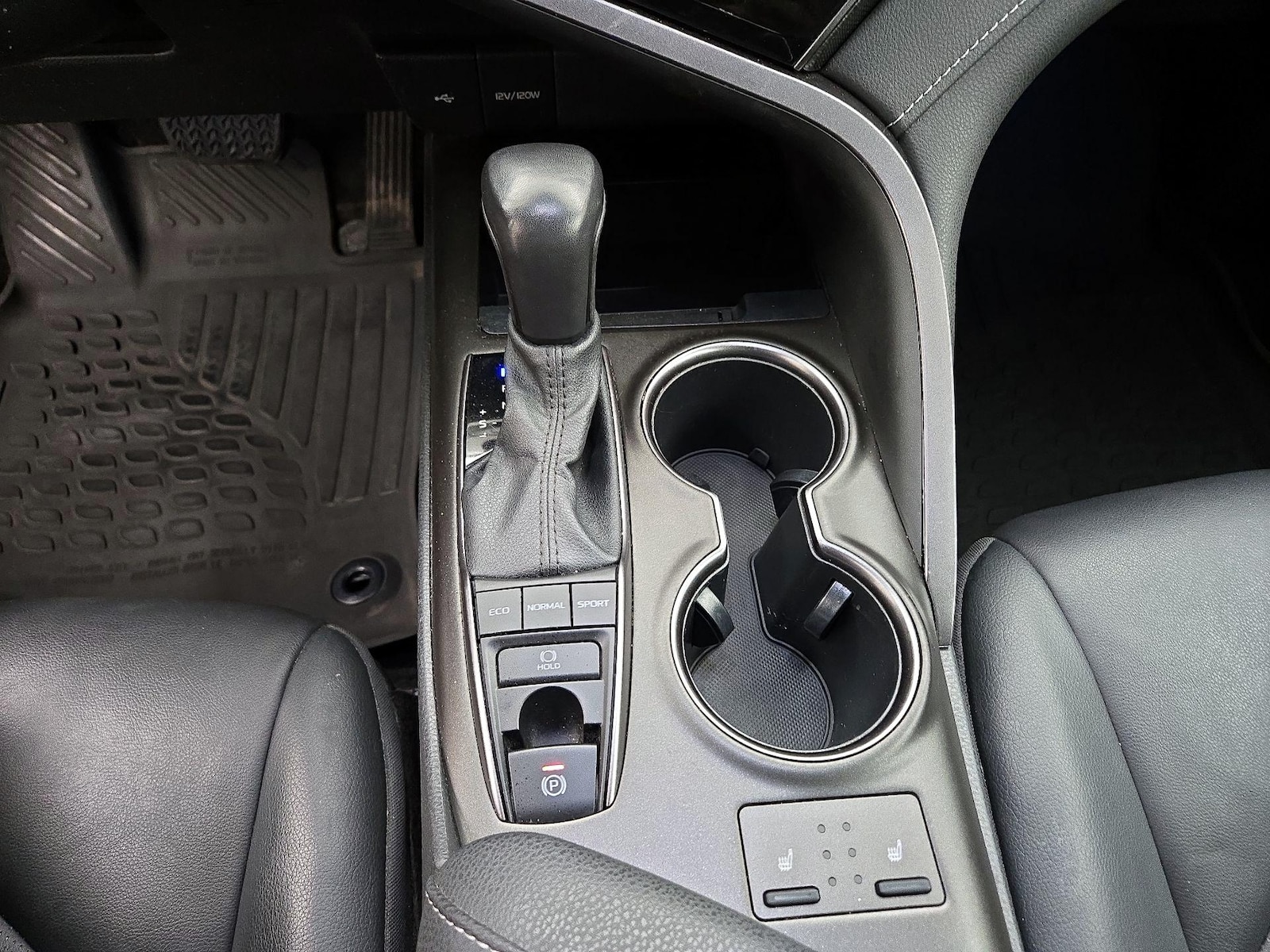2021 Toyota Camry XSE - Photo 19