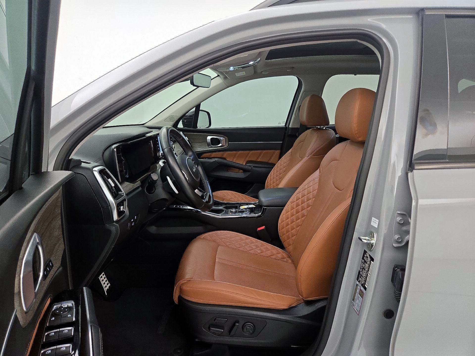 Thumbnail: 2023 Kia Sorento - 11