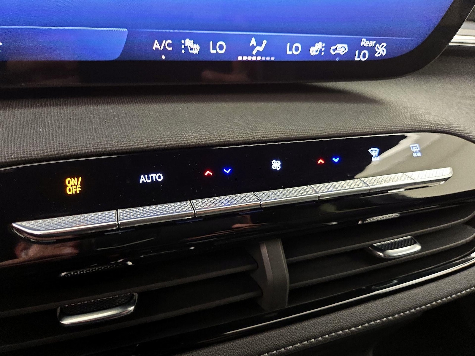 2025 Buick Enclave Sport Touring - Photo 18