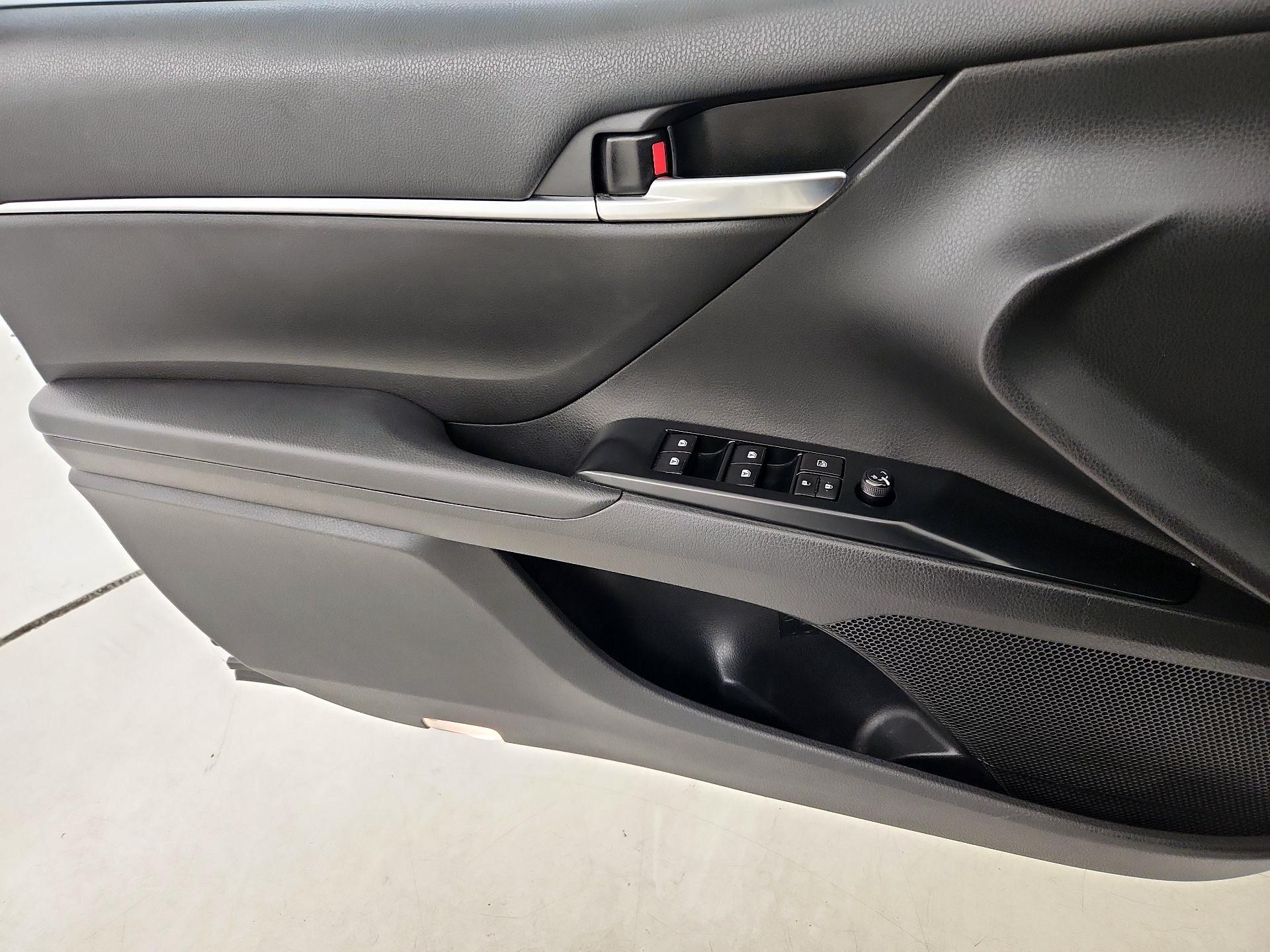 Thumbnail: 2018 Toyota Camry - 12
