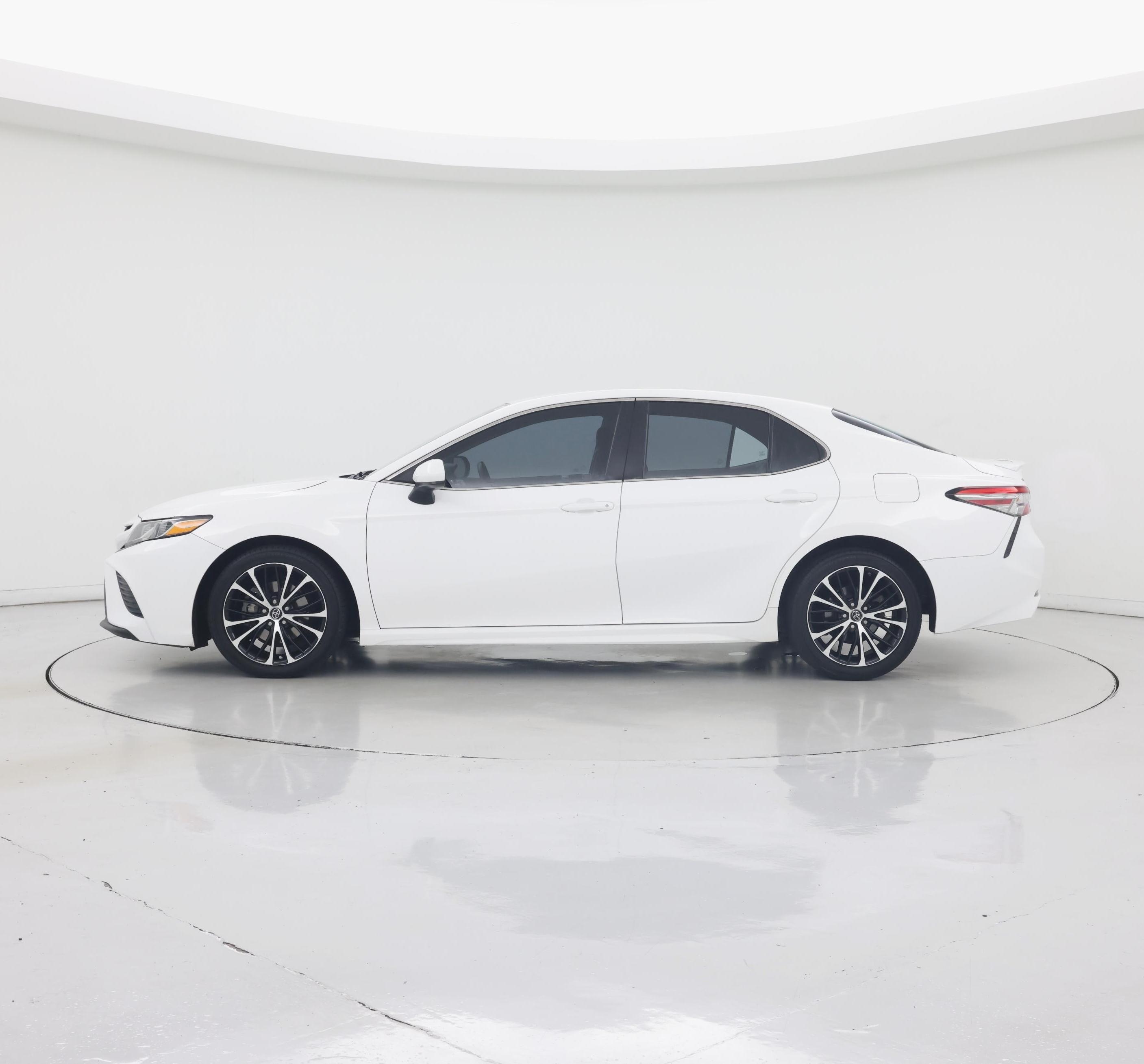 Thumbnail: 2018 Toyota Camry - 3