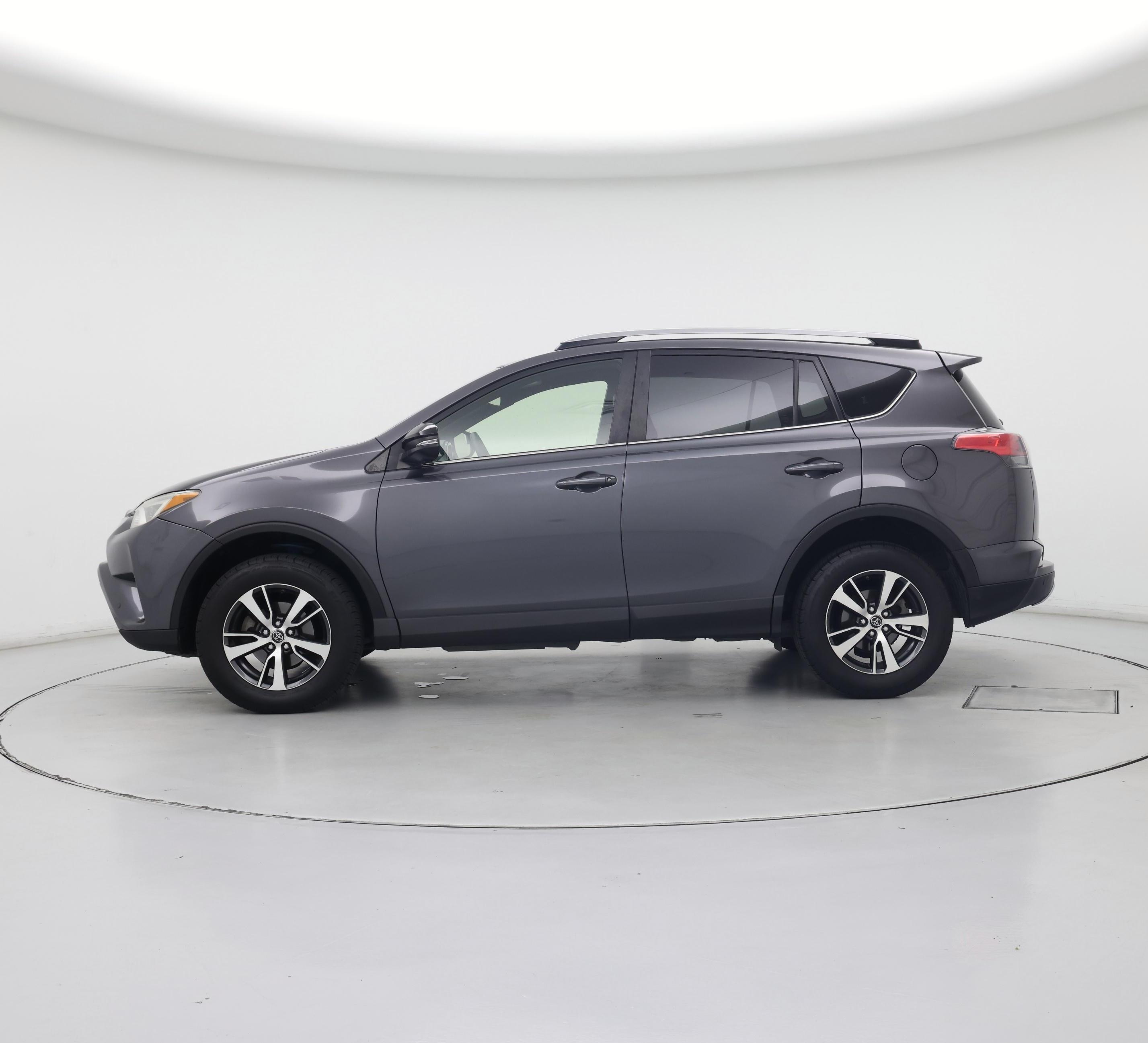 Thumbnail: 2017 Toyota RAV4 - 3