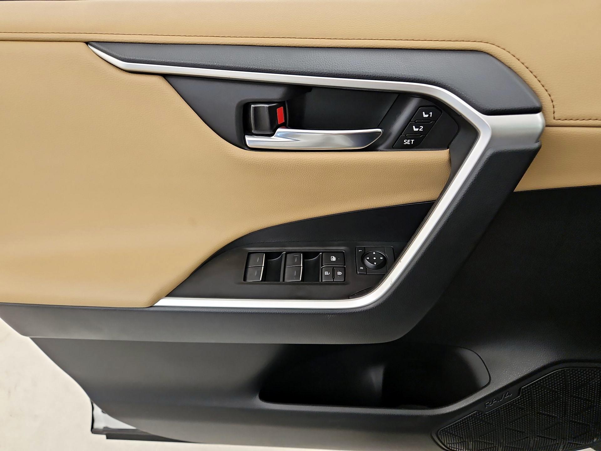 Thumbnail: 2024 Toyota RAV4 - 12