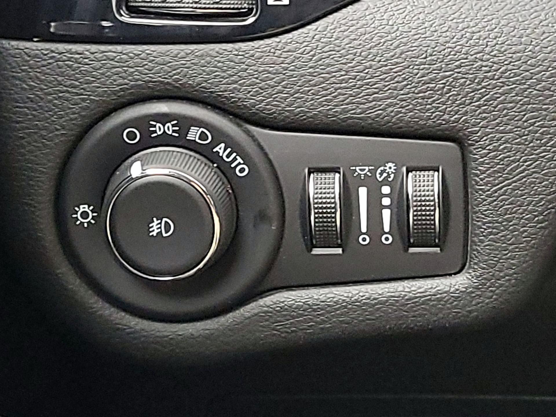 Thumbnail: 2021 Jeep Cherokee - 13