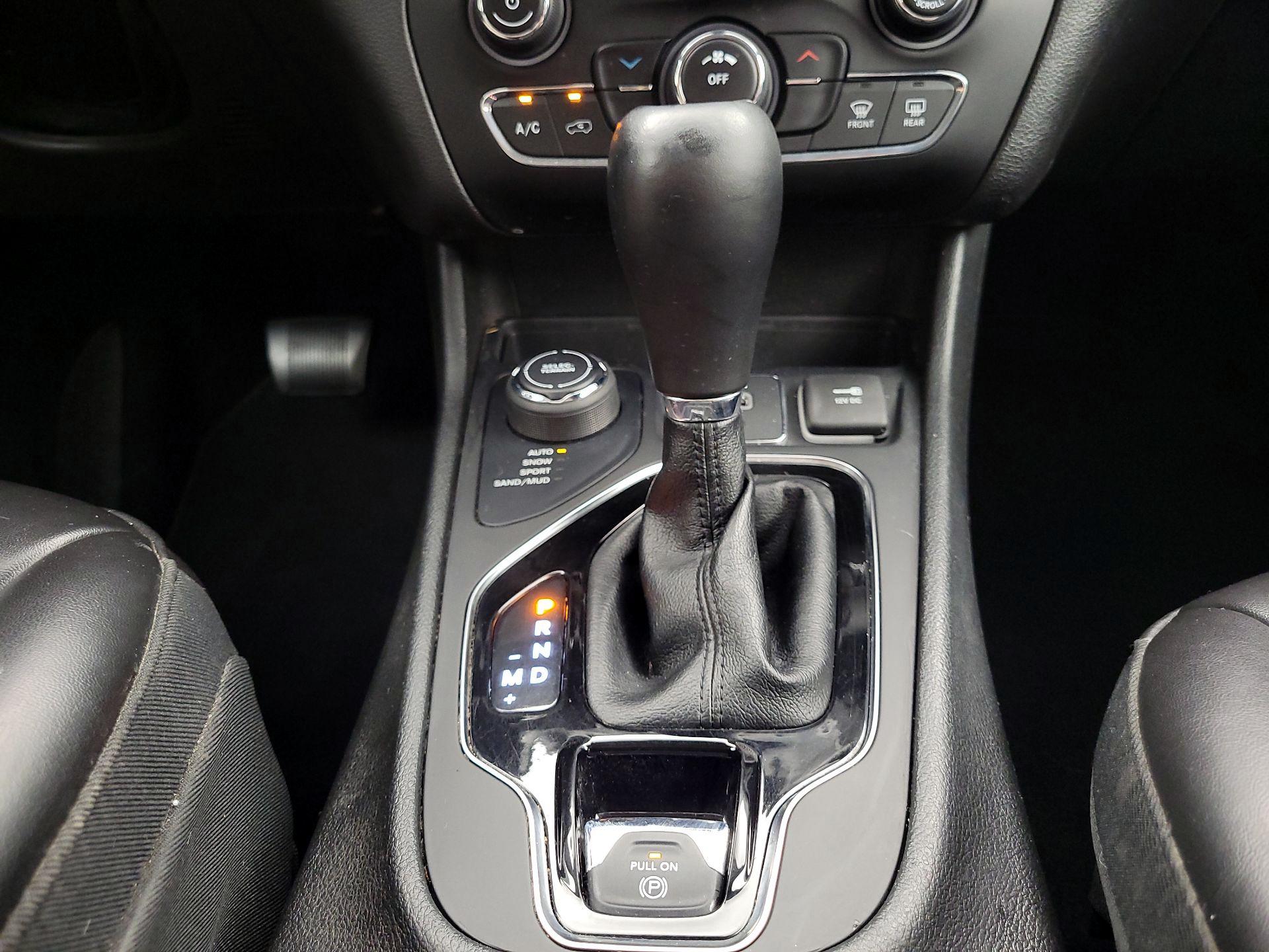 Thumbnail: 2021 Jeep Cherokee - 17