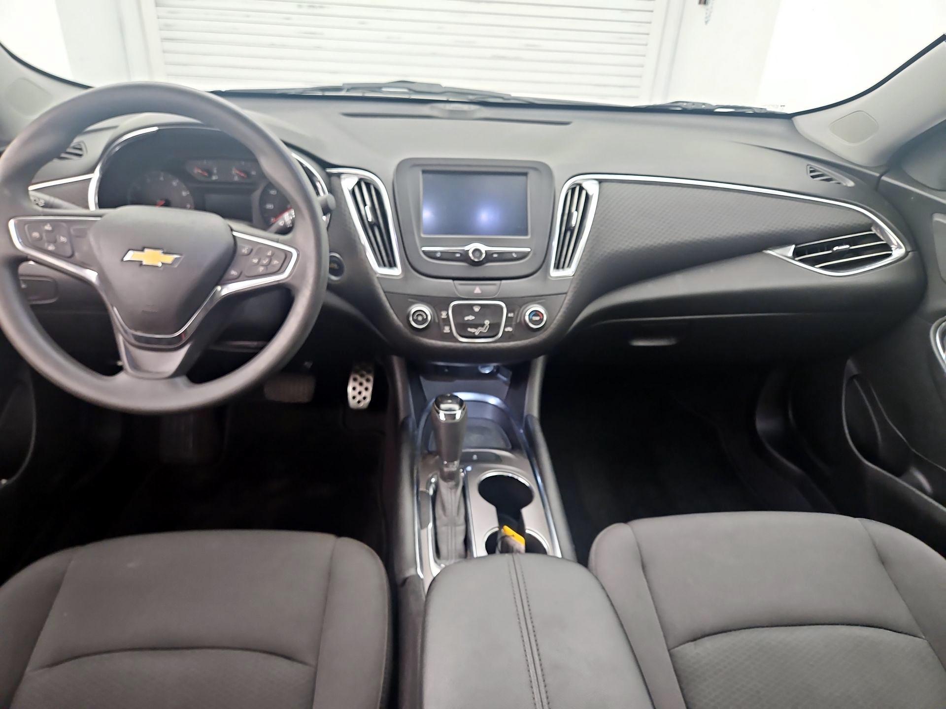 Thumbnail: 2017 Chevrolet Malibu - 9