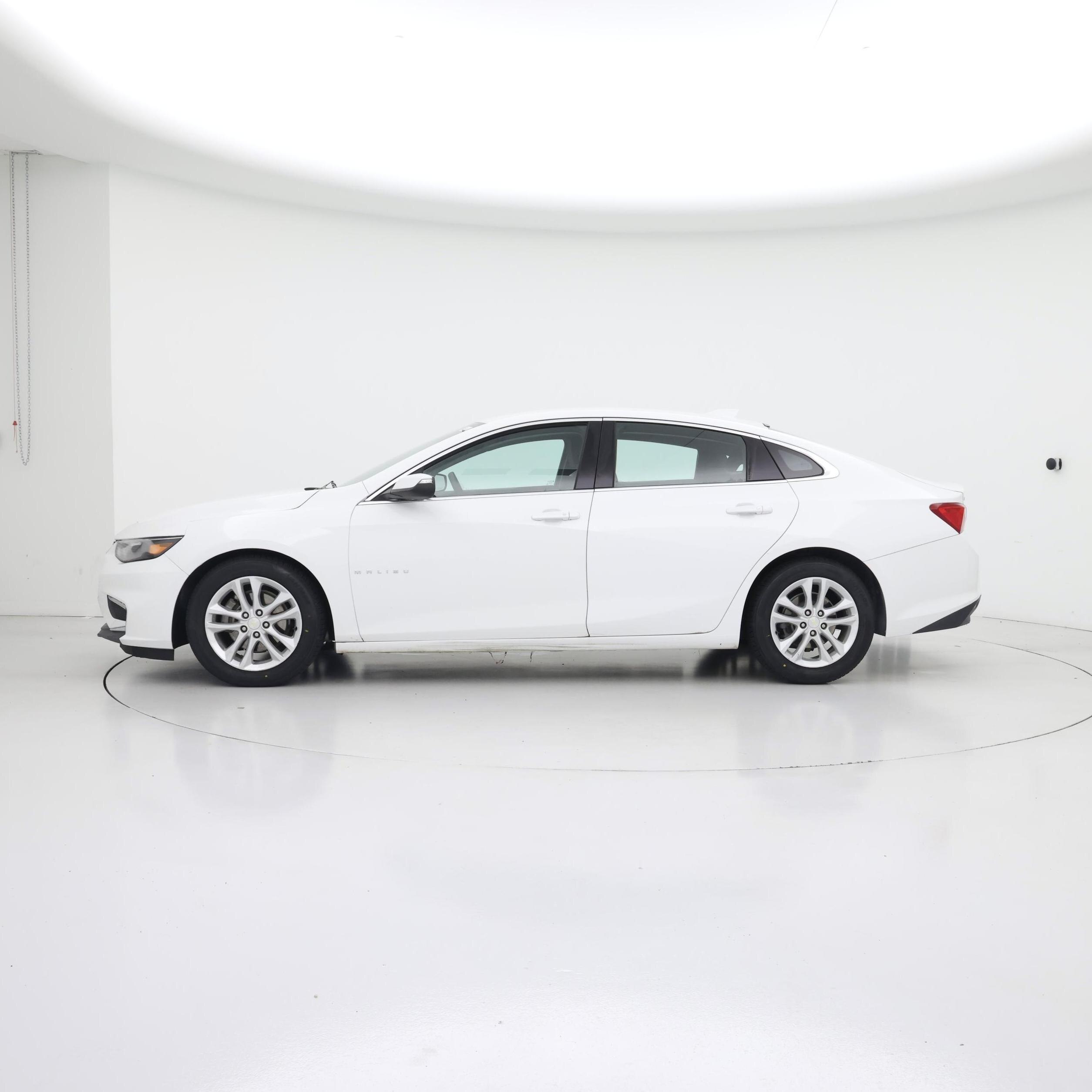 Thumbnail: 2017 Chevrolet Malibu - 3