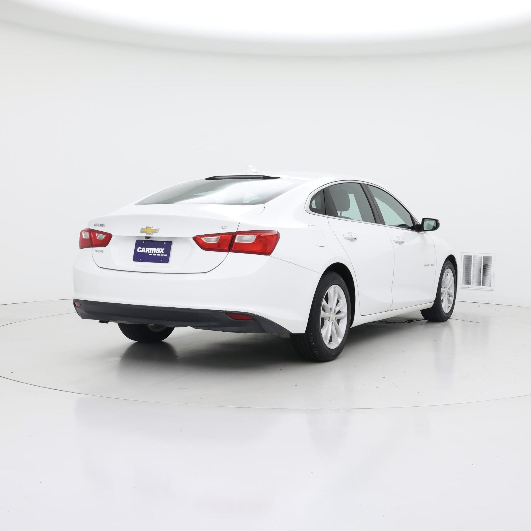 Thumbnail: 2017 Chevrolet Malibu - 8