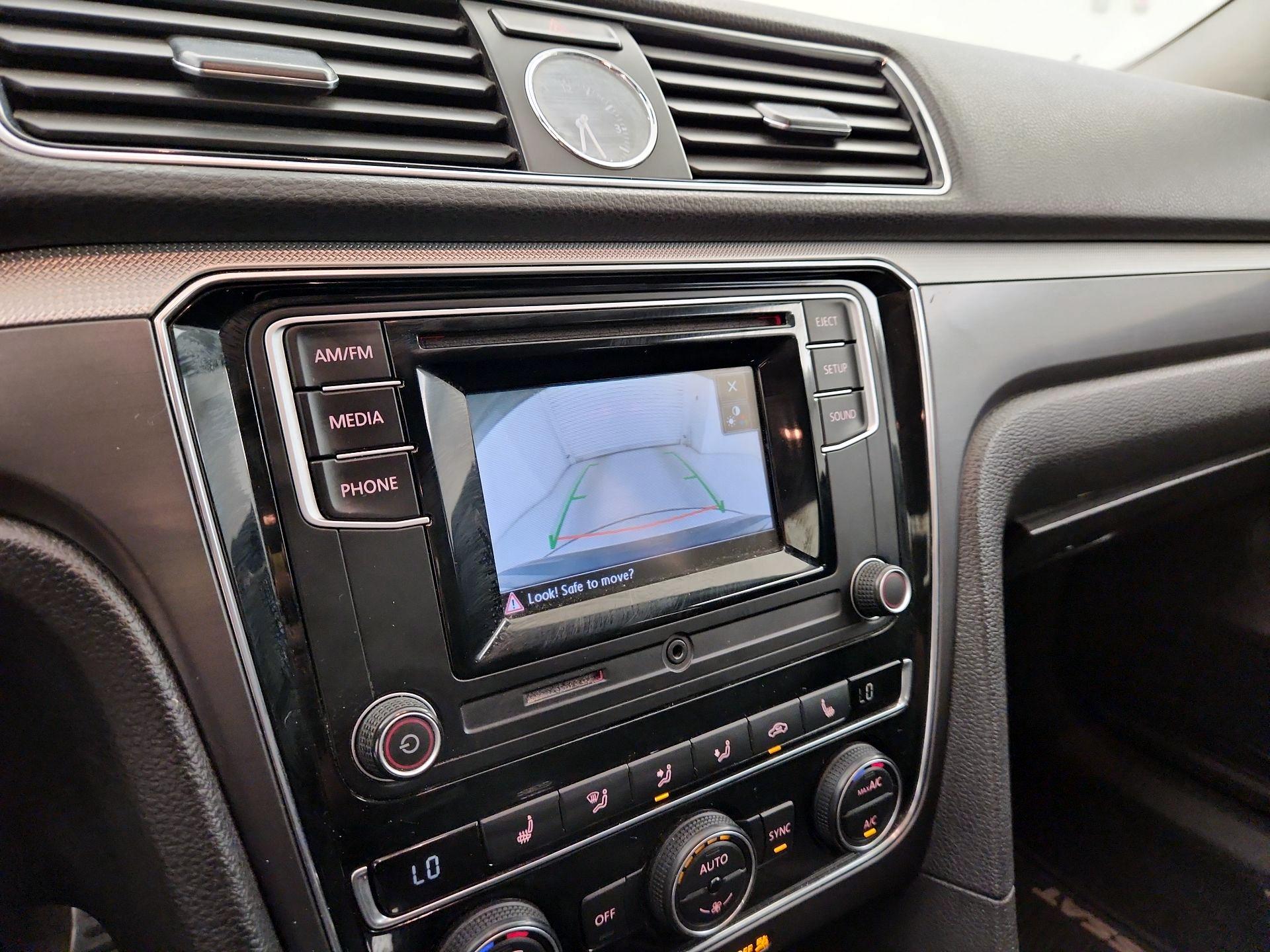 Thumbnail: 2016 Volkswagen Passat - 14