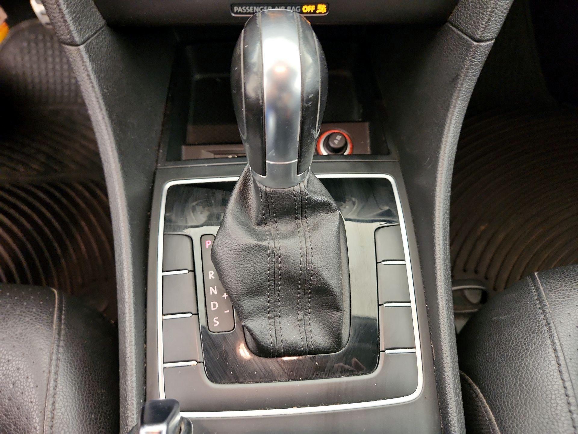 Thumbnail: 2016 Volkswagen Passat - 17