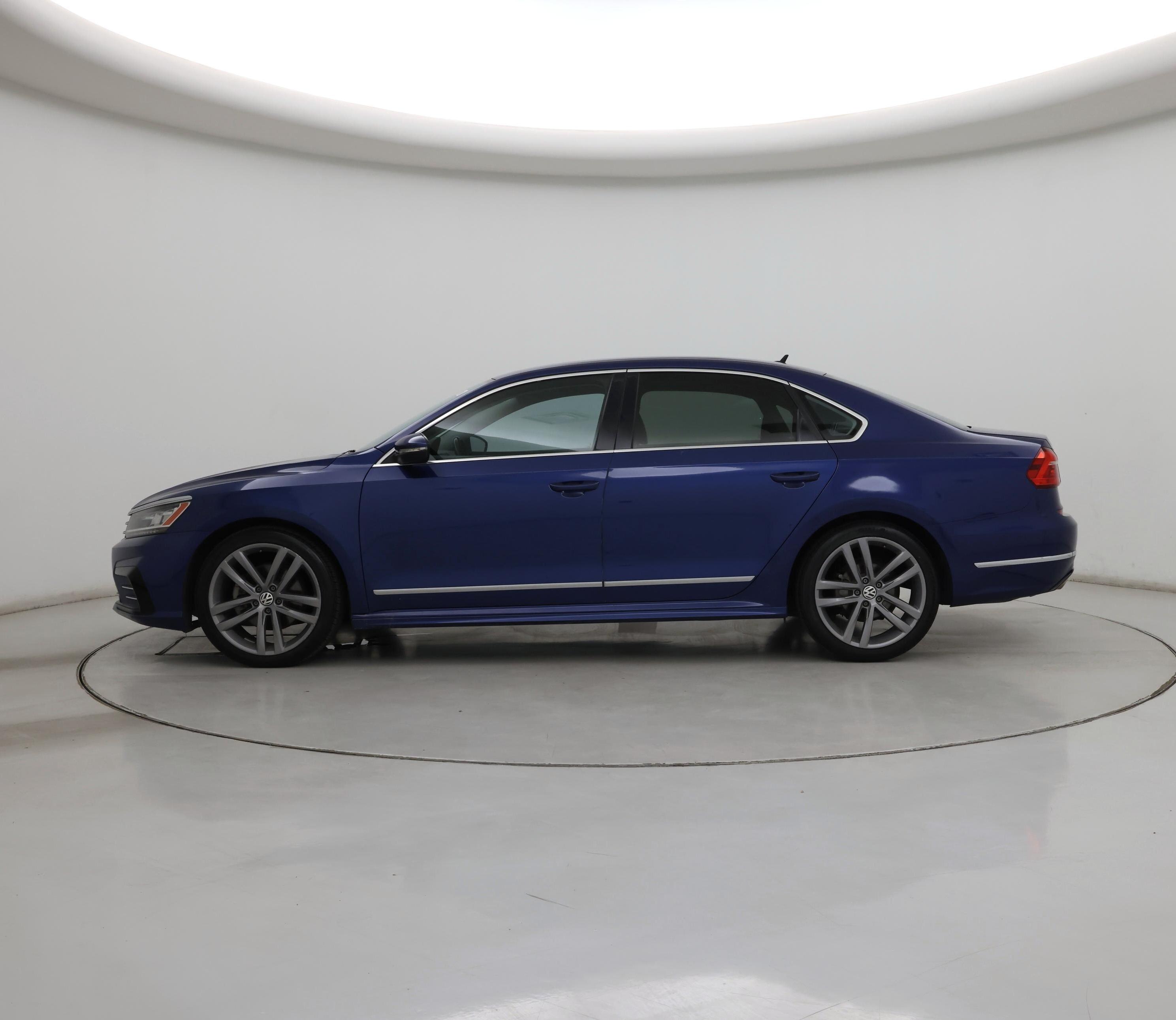 Thumbnail: 2016 Volkswagen Passat - 3