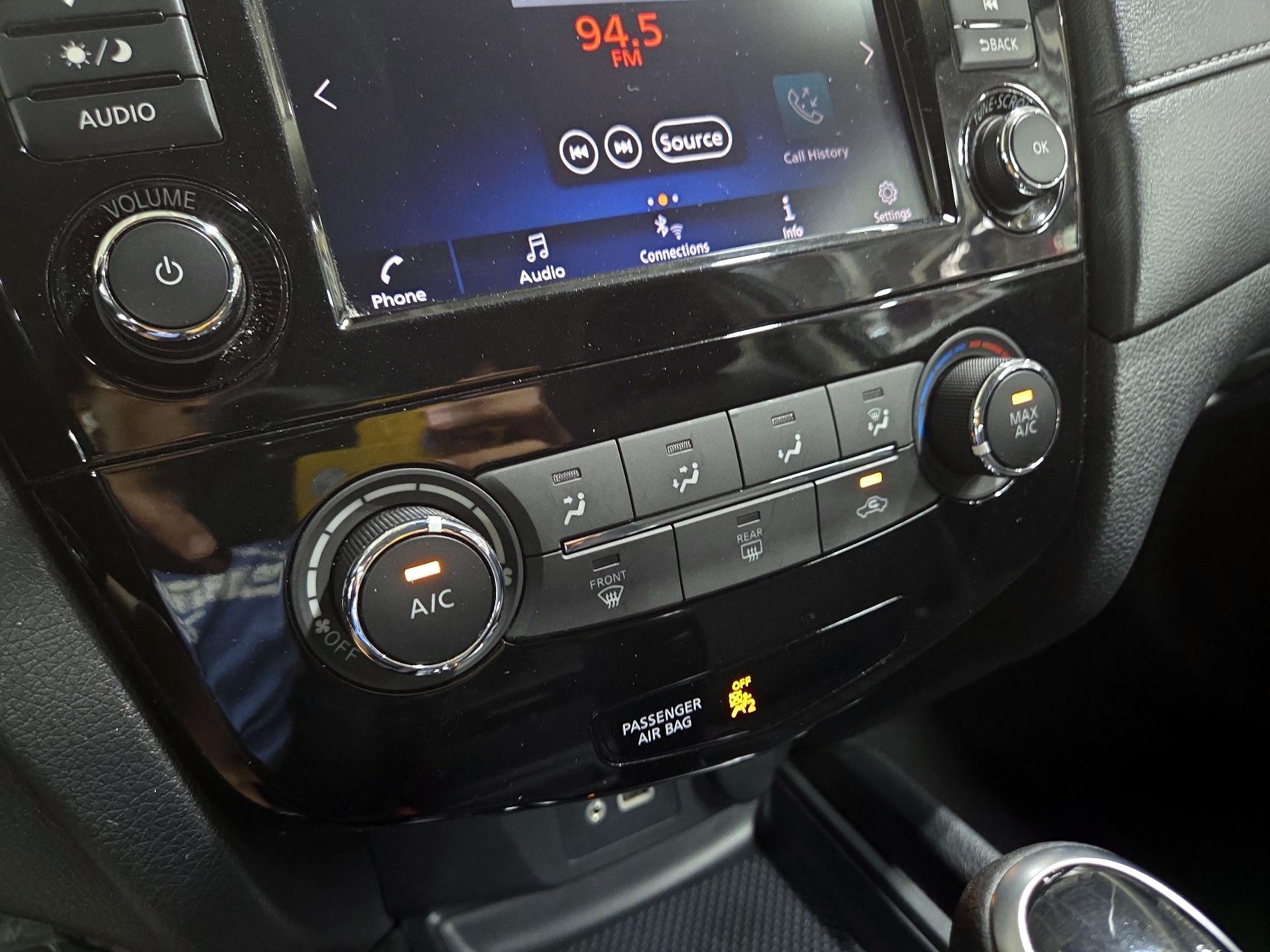 Thumbnail: 2019 Nissan Rogue - 16