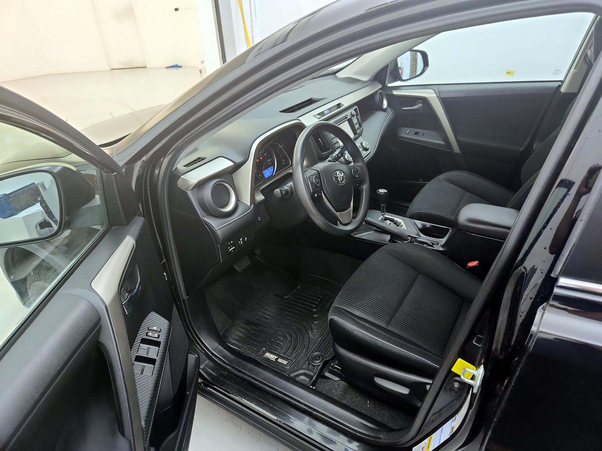 Thumbnail: 2015 Toyota RAV4 - 11