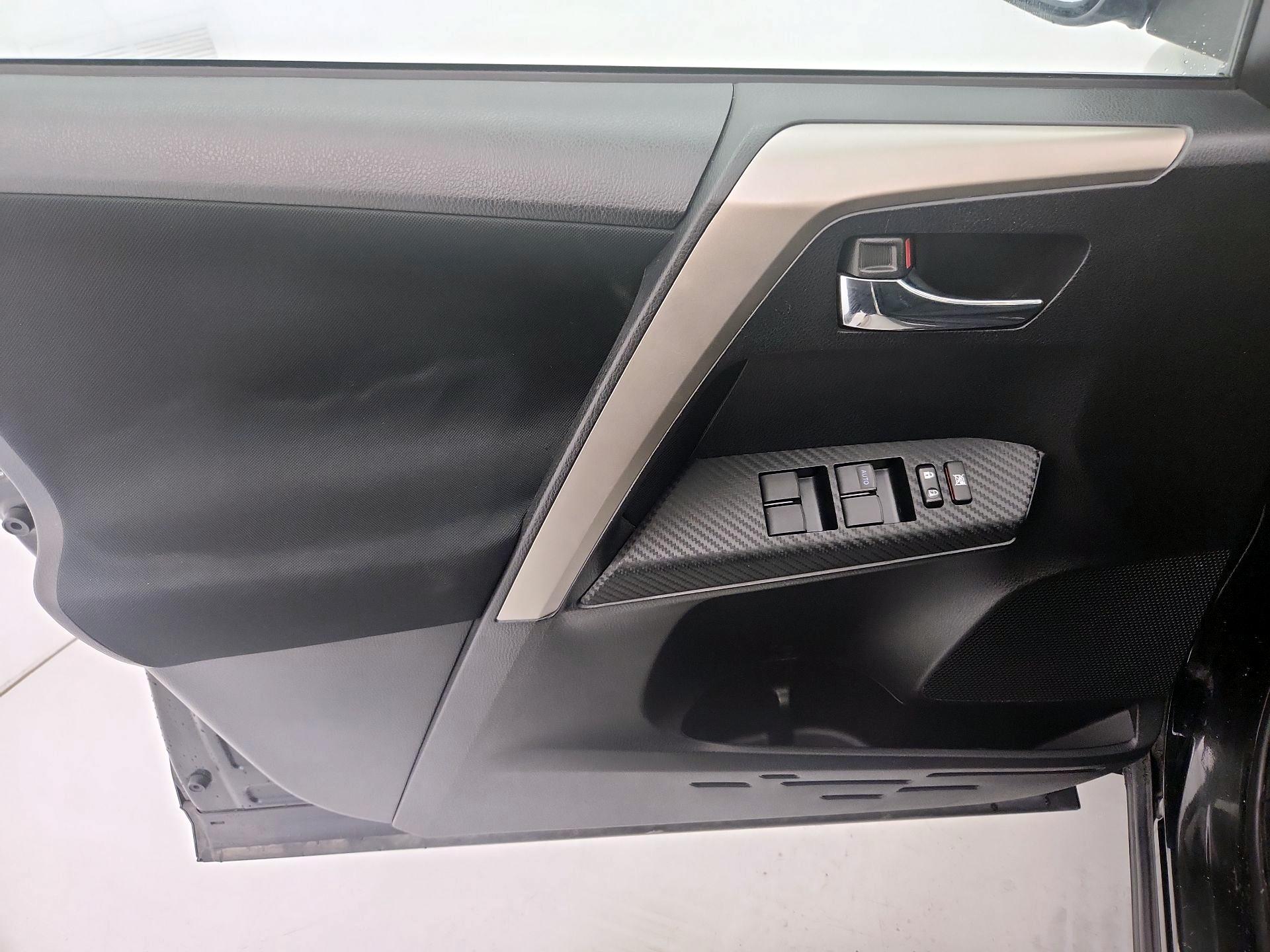Thumbnail: 2015 Toyota RAV4 - 12