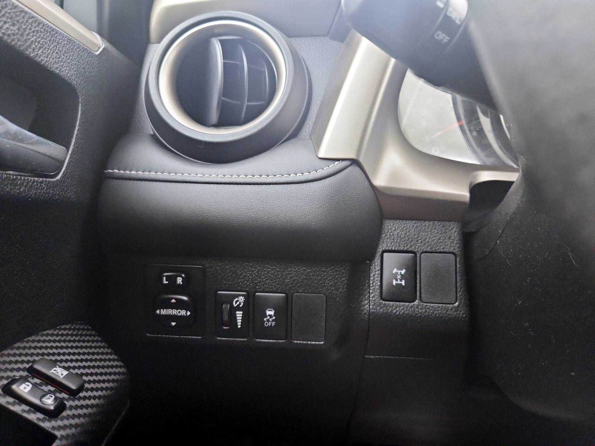 Thumbnail: 2015 Toyota RAV4 - 13