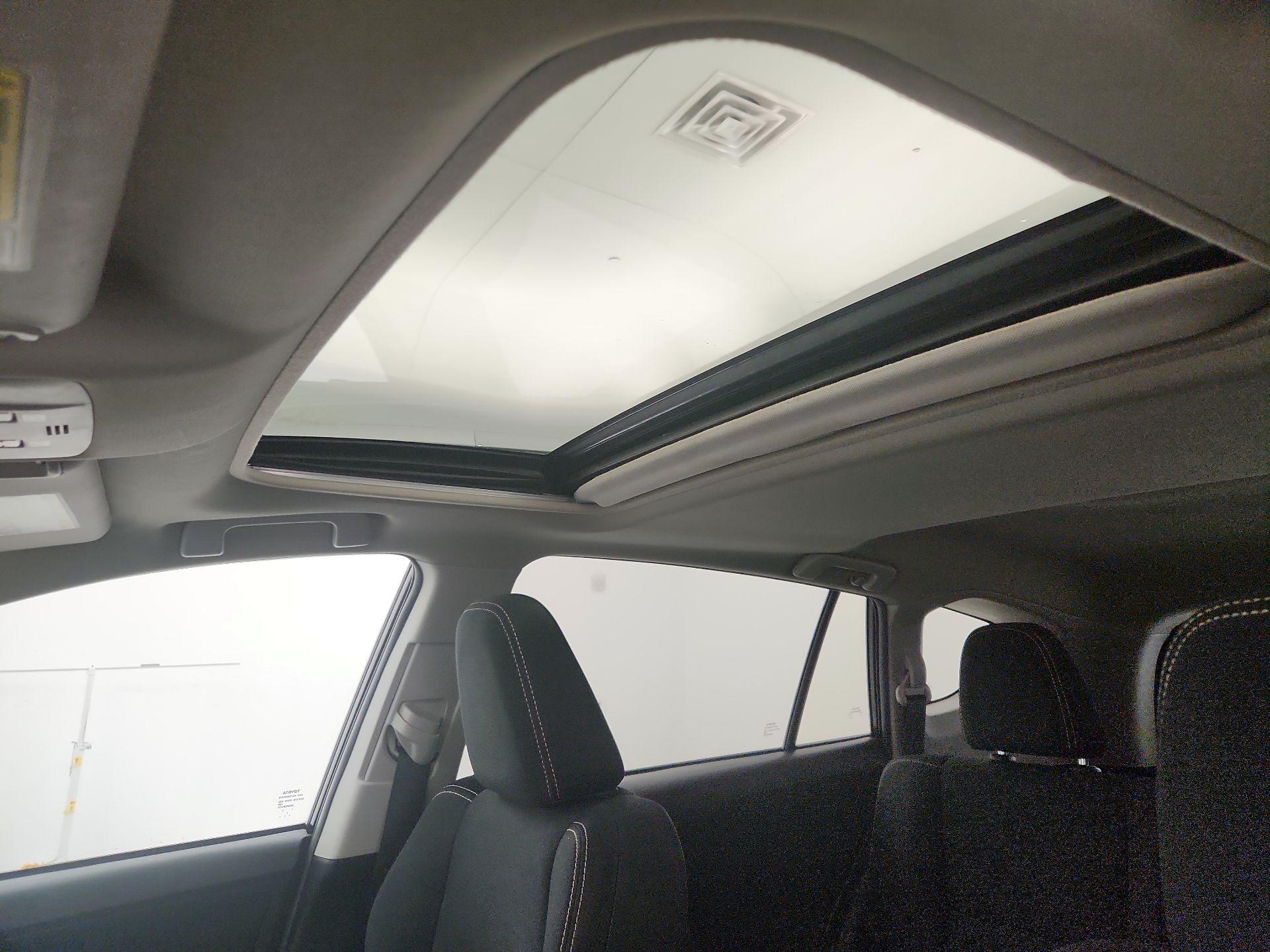 Thumbnail: 2015 Toyota RAV4 - 19