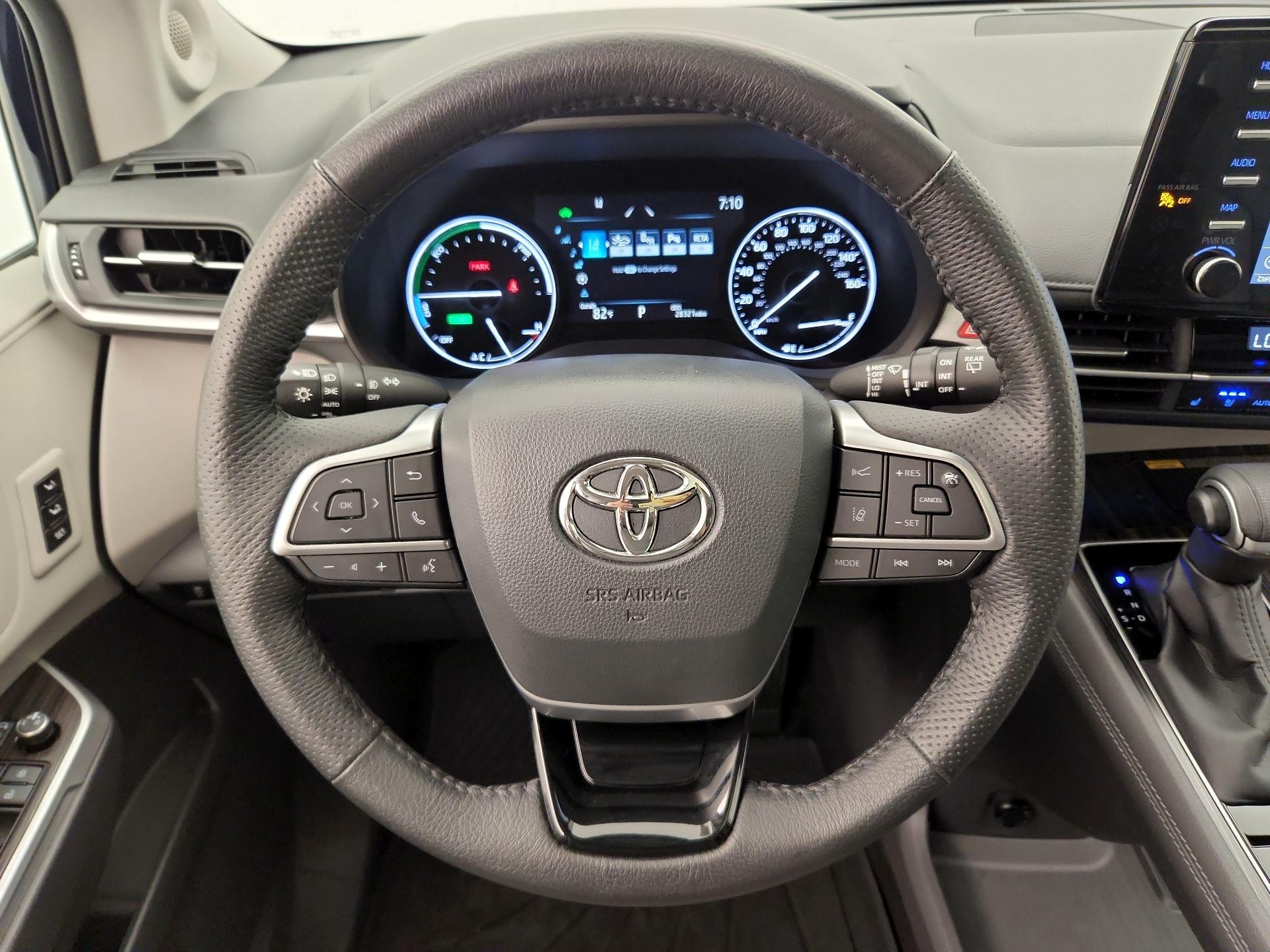 Thumbnail: 2022 Toyota Sienna - 10