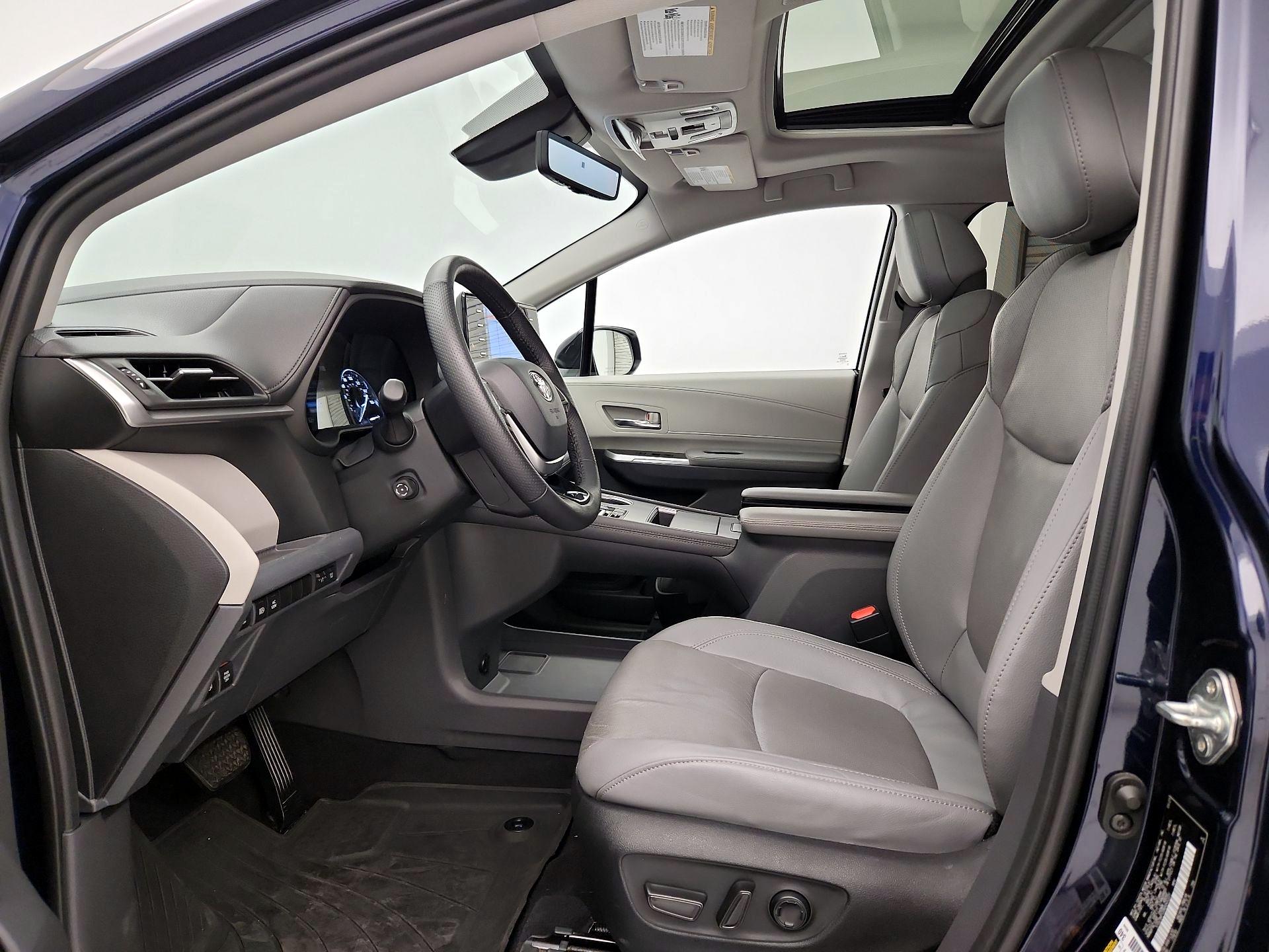 Thumbnail: 2022 Toyota Sienna - 11