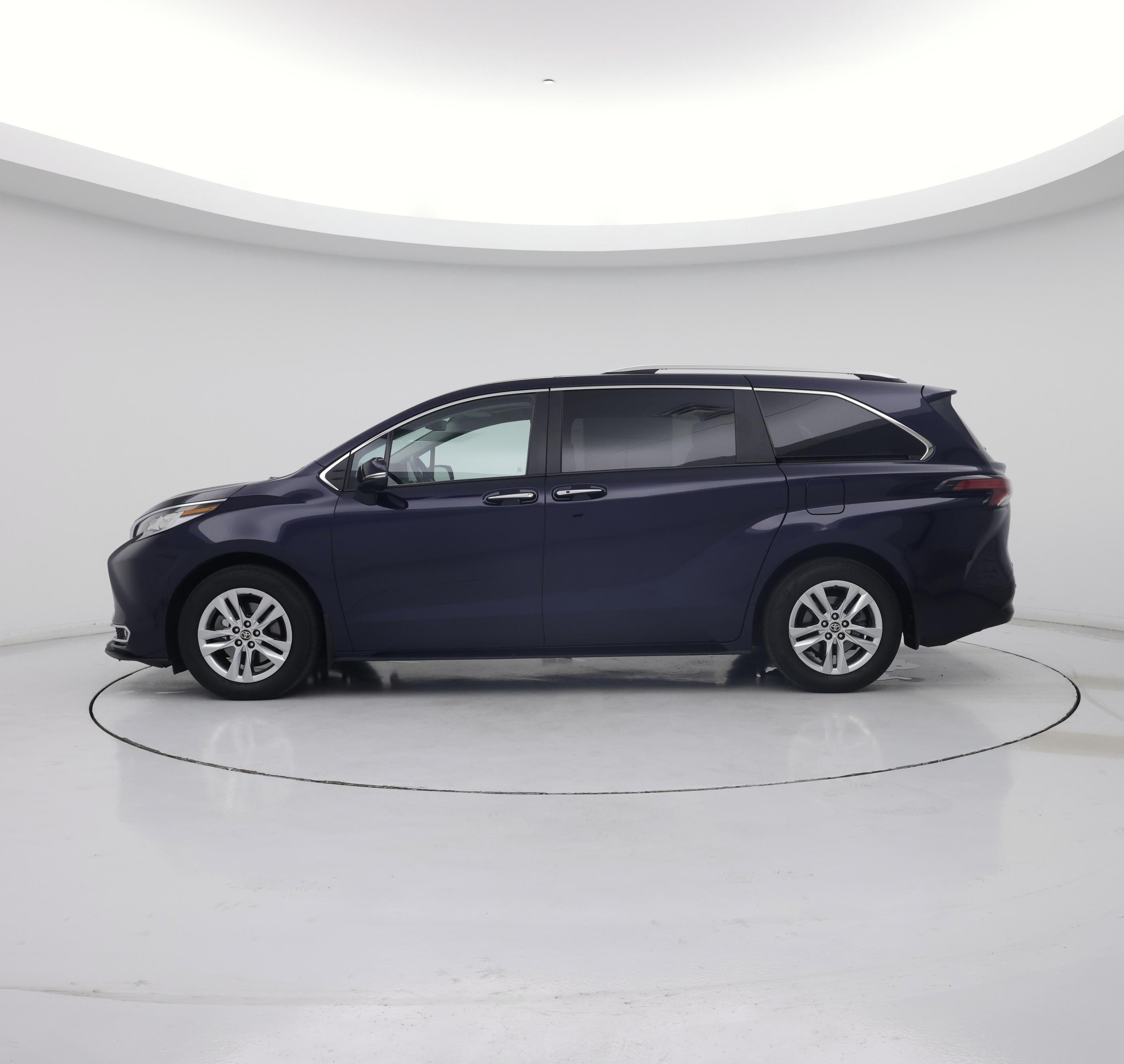 Thumbnail: 2022 Toyota Sienna - 3
