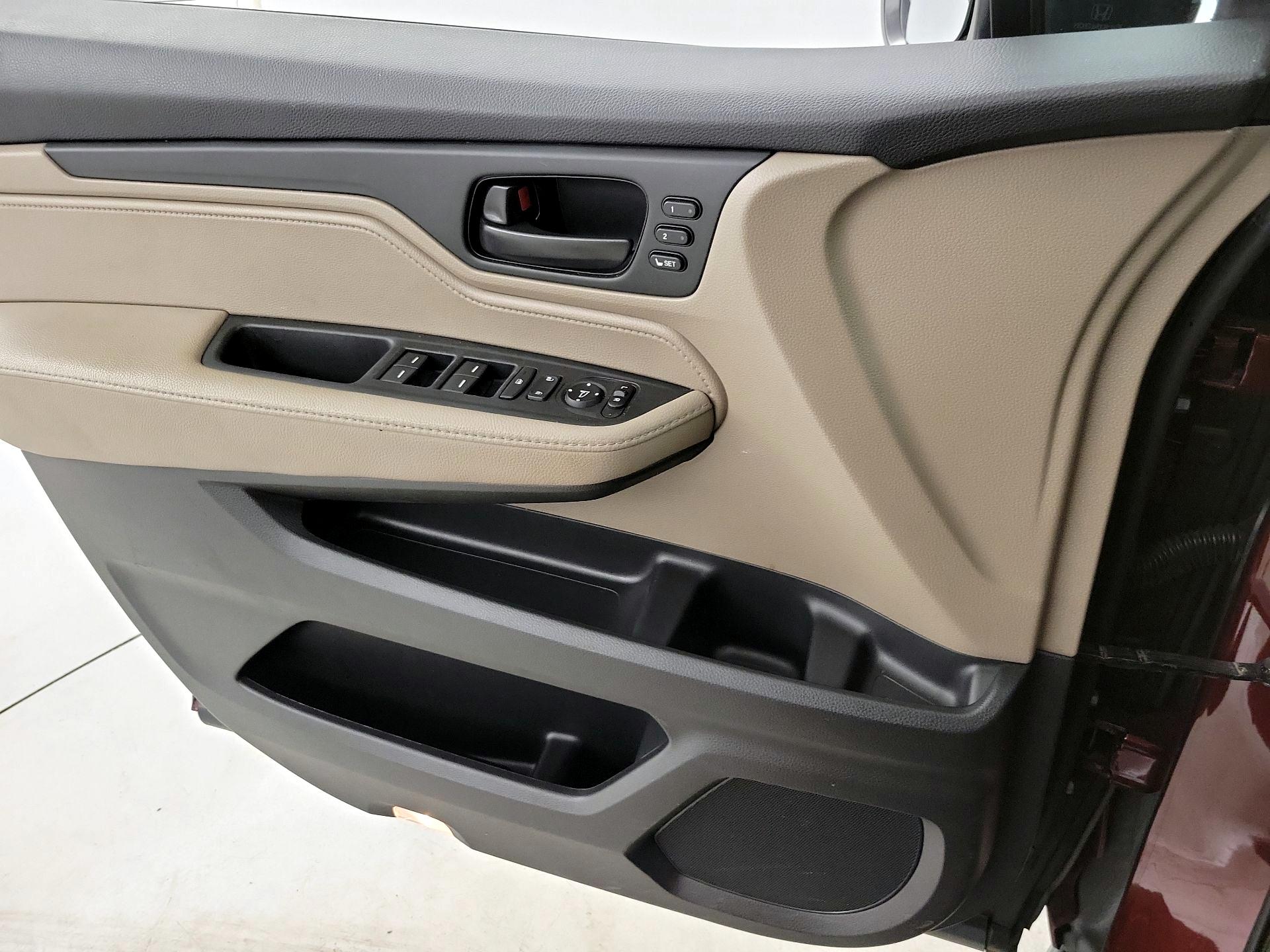 Thumbnail: 2019 Honda Odyssey - 12